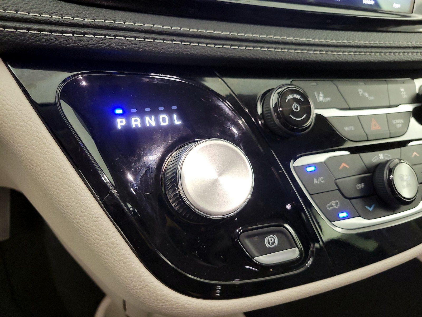 2024 Chrysler Pacifica PHEV Select - Photo 19