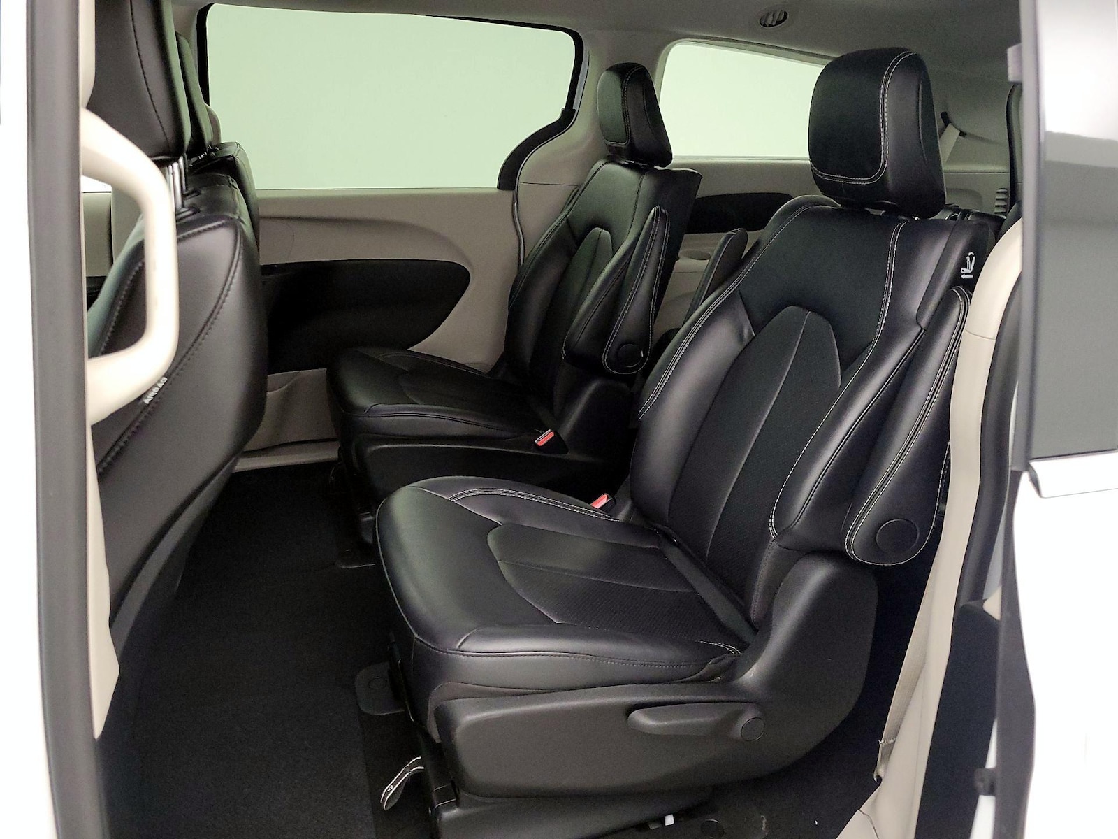 2024 Chrysler Pacifica PHEV Select - Photo 21