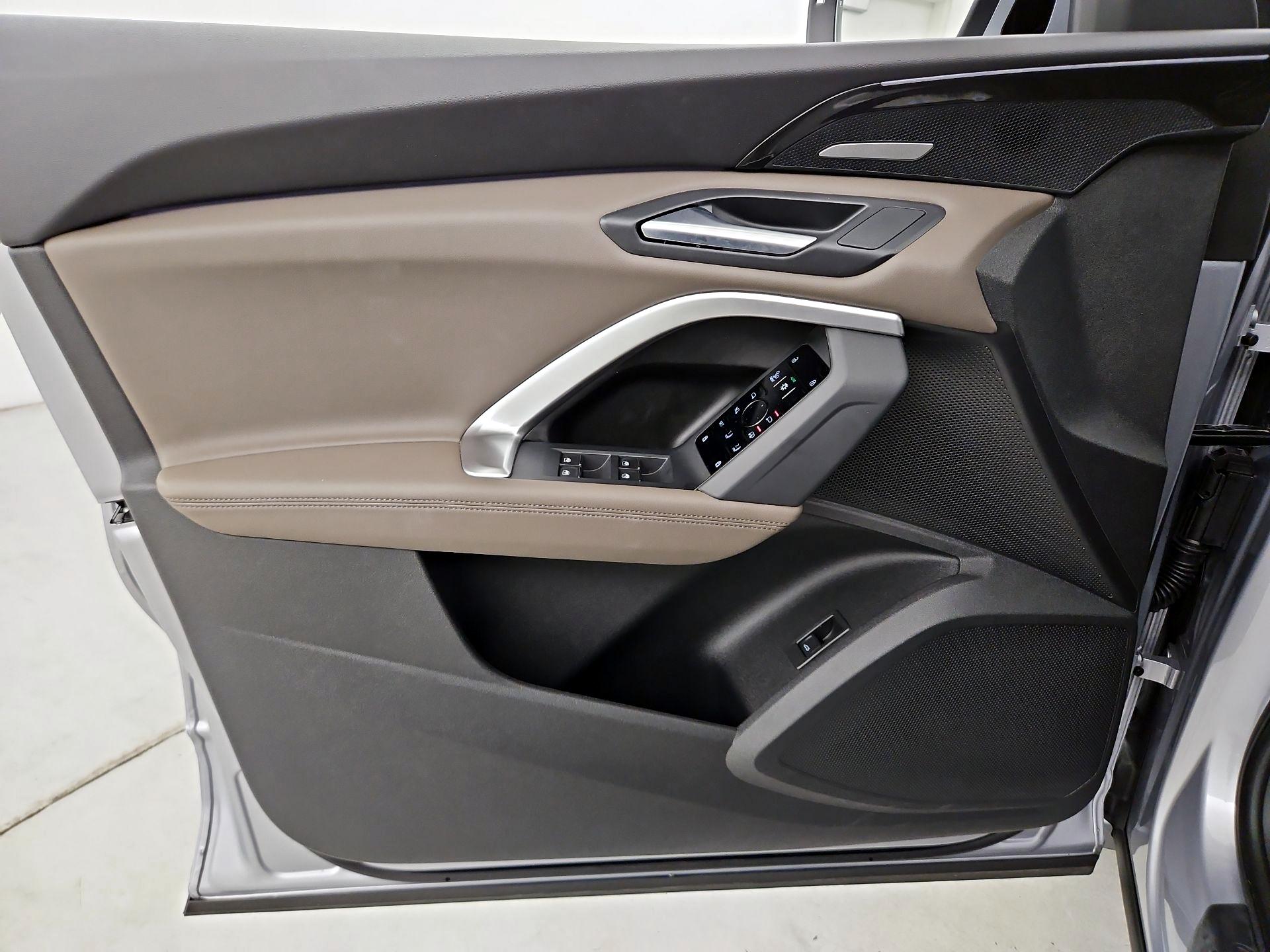 Thumbnail: 2025 Audi Q5 - 12