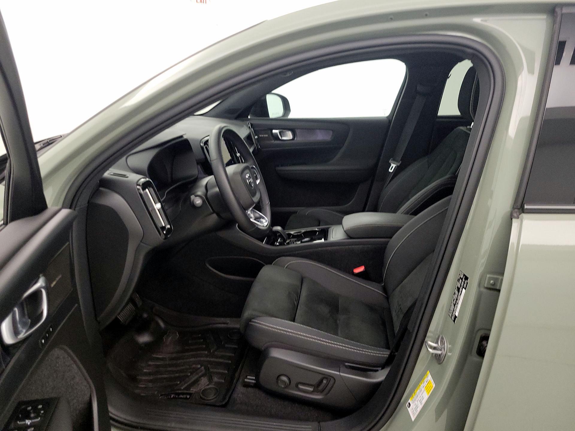 Thumbnail: 2023 Volvo C40 - 11