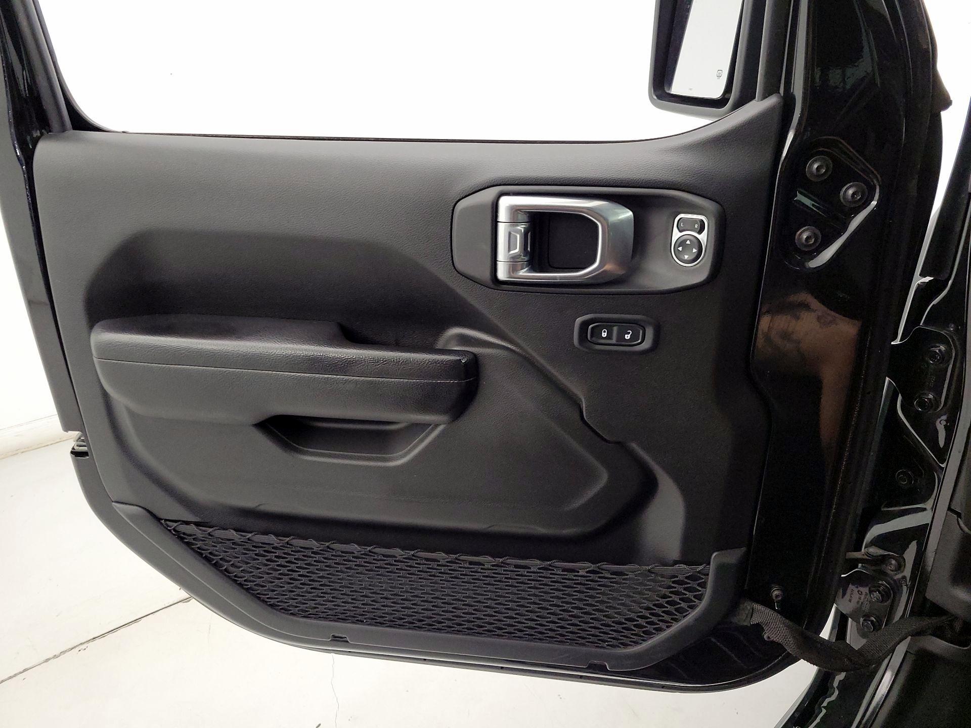 Thumbnail: 2023 Jeep Gladiator - 12