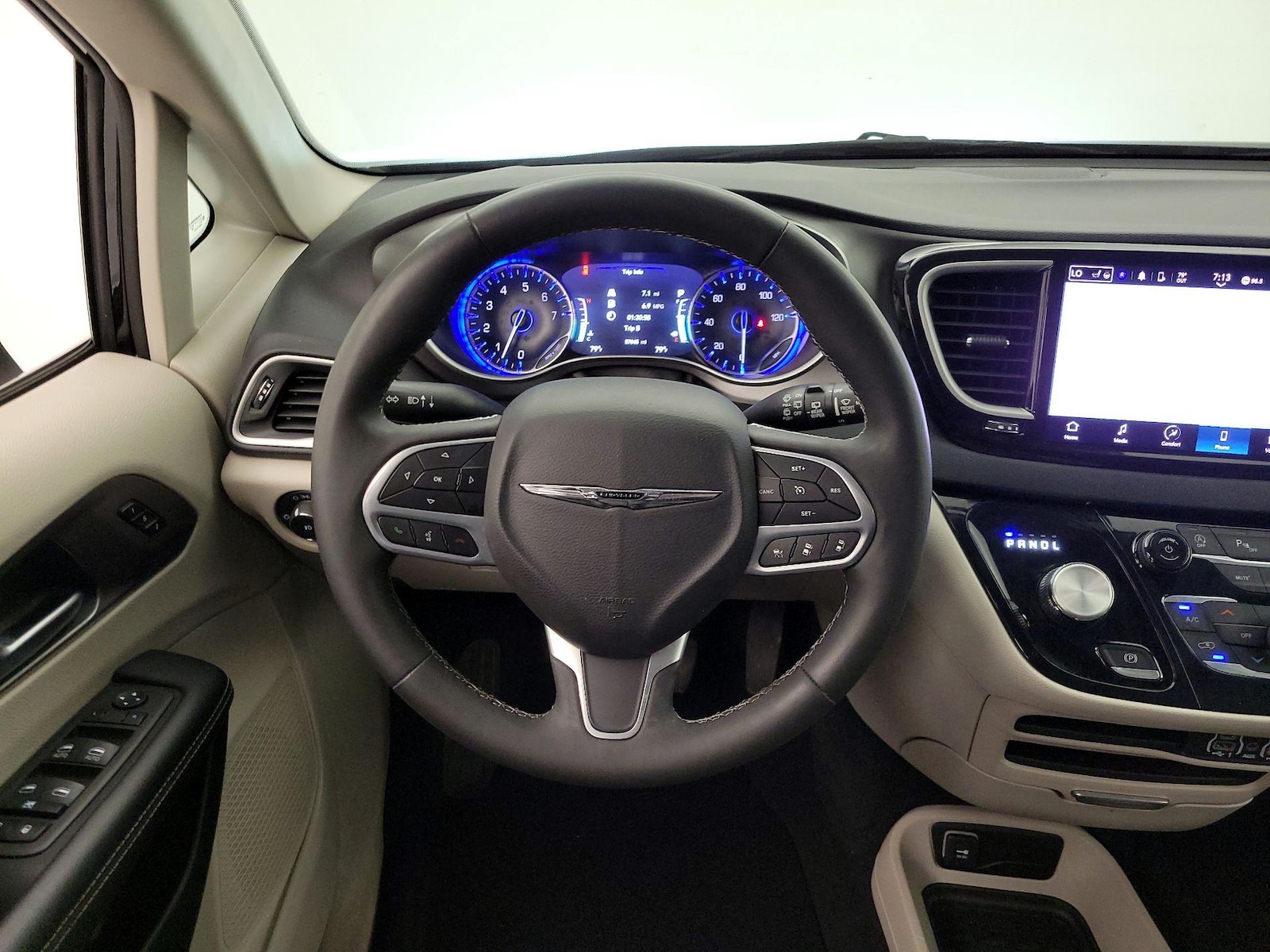 2023 Chrysler Pacifica Touring L - Photo 11