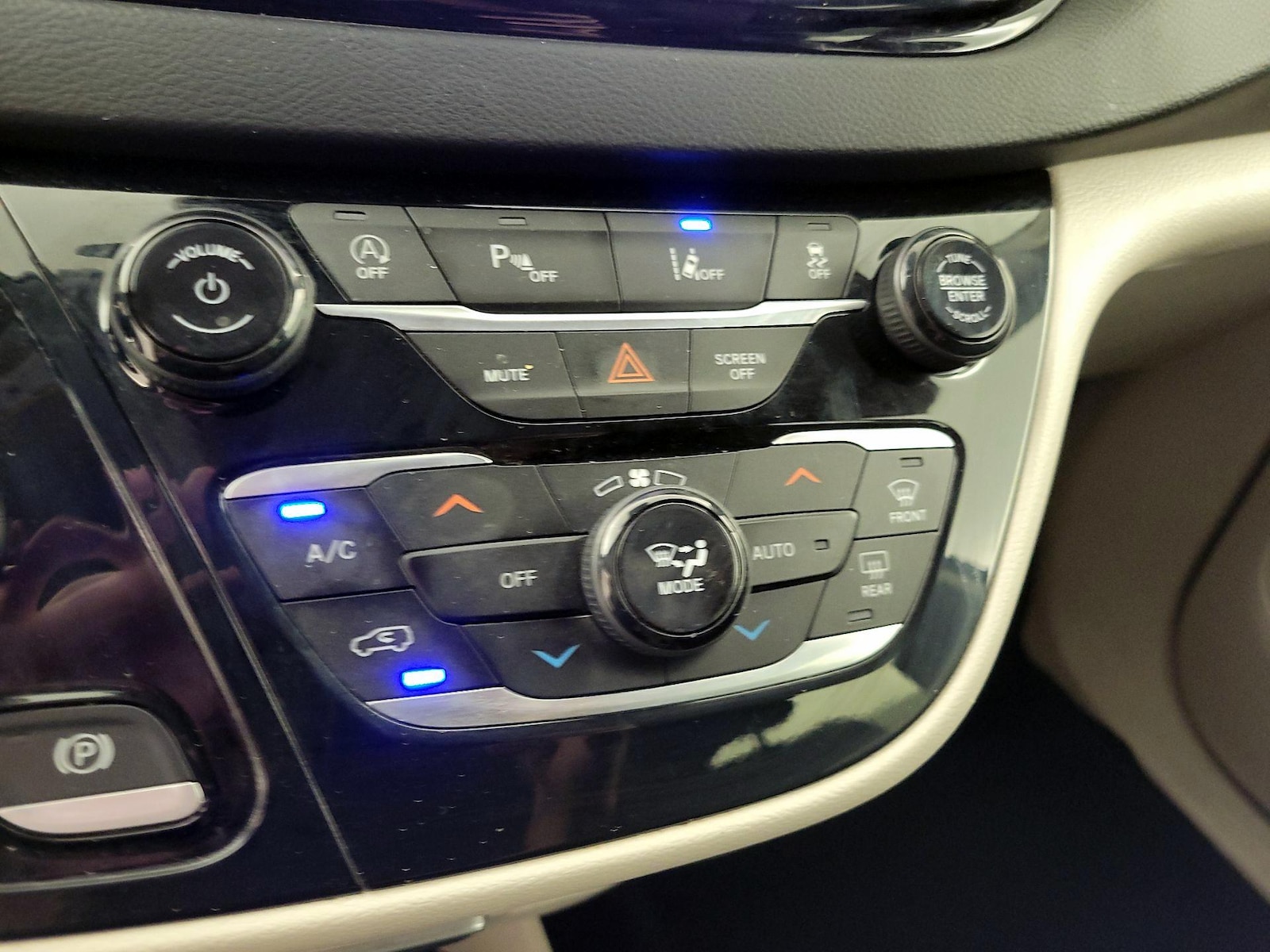2023 Chrysler Pacifica Touring L - Photo 17