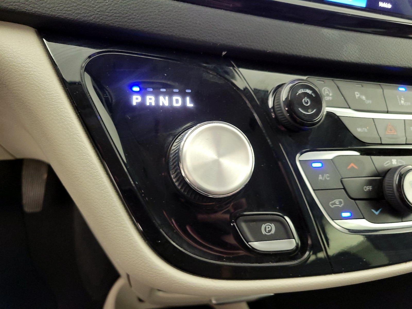 2023 Chrysler Pacifica Touring L - Photo 18