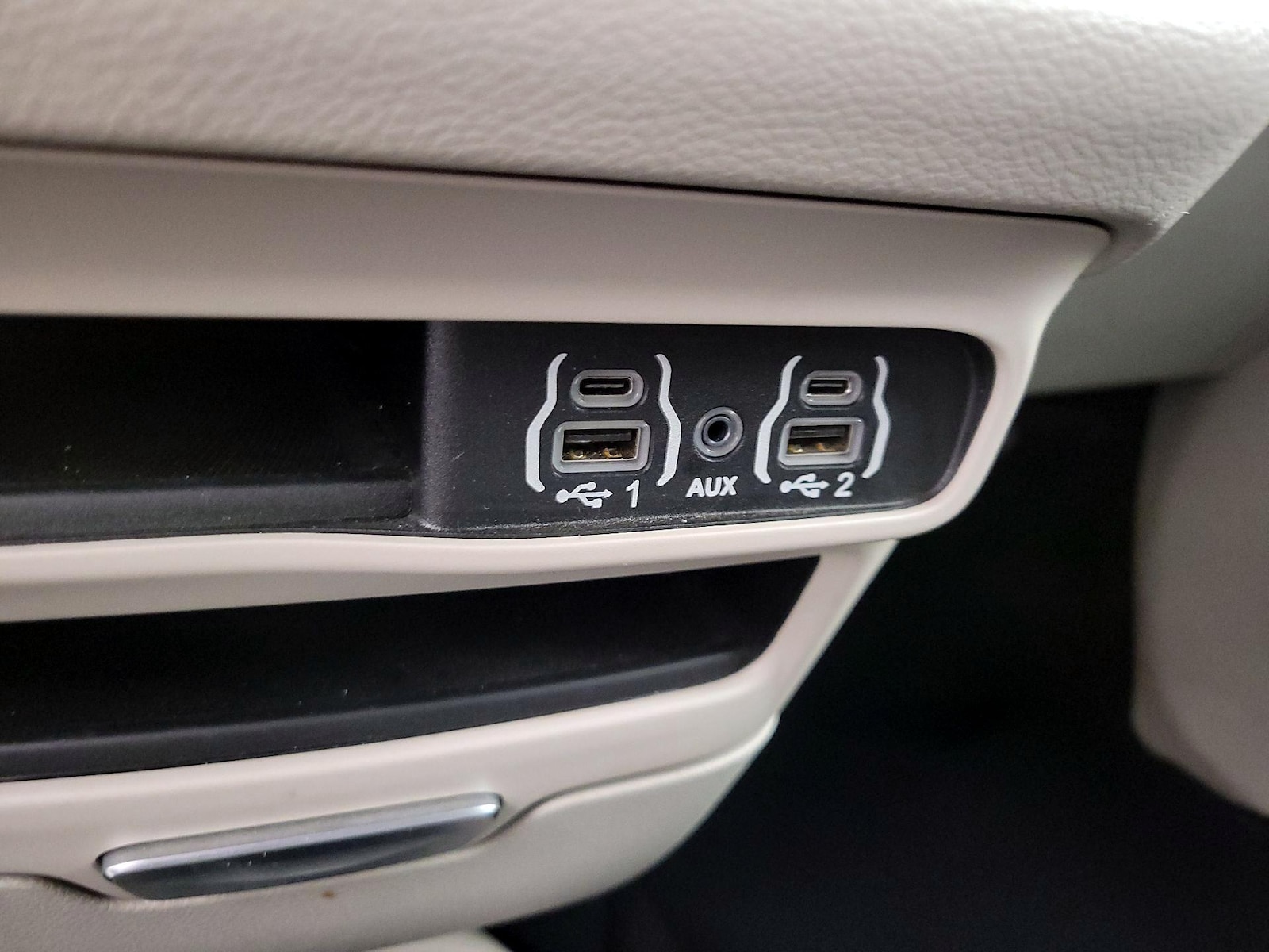 2023 Chrysler Pacifica Touring L - Photo 19