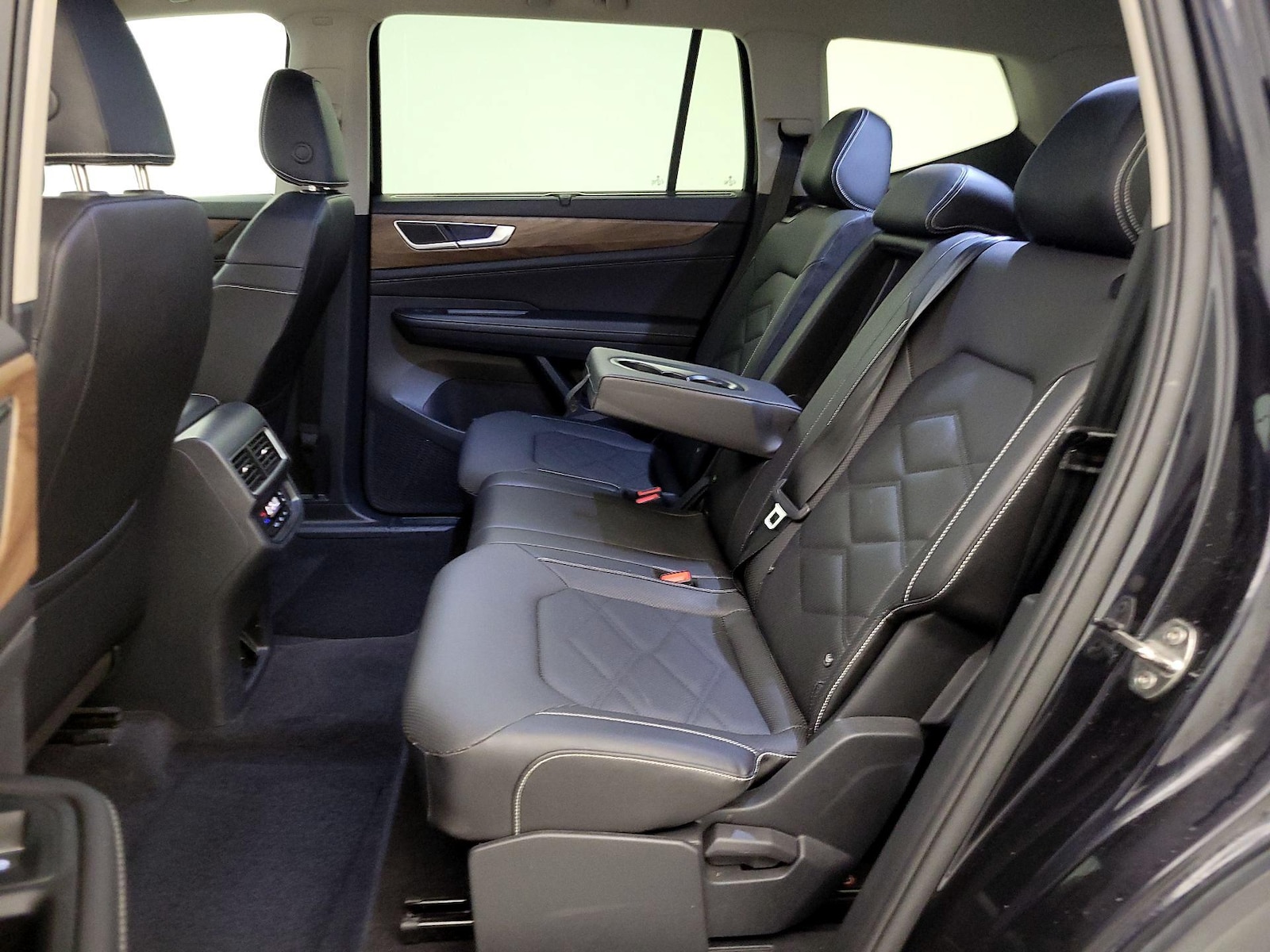 2025 Volkswagen Atlas SE w/Tech - Photo 20