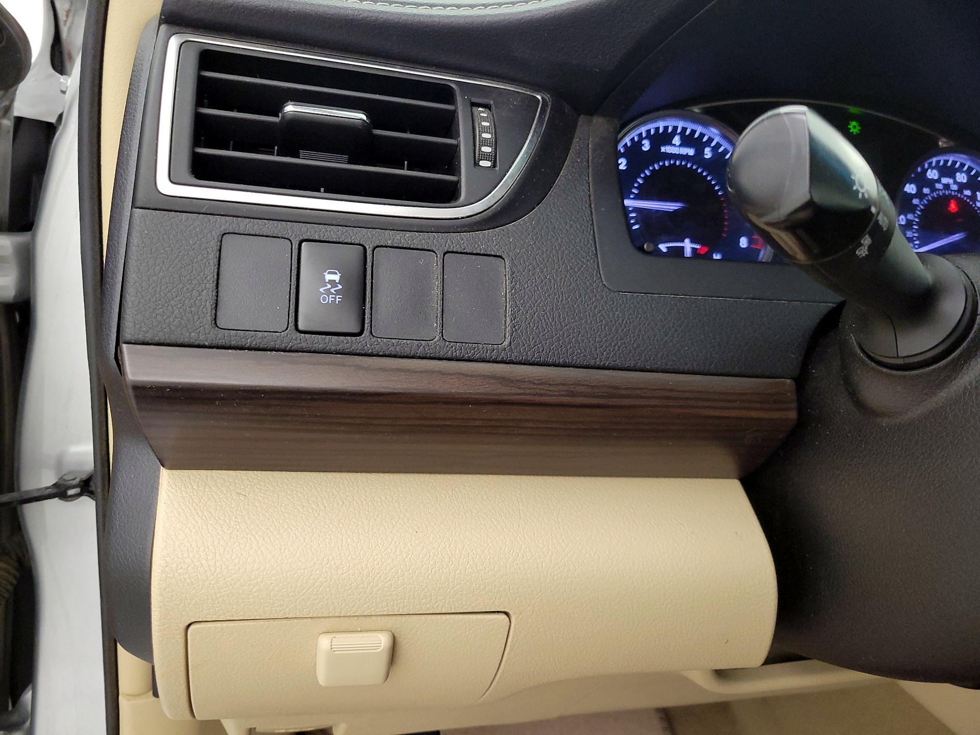 Thumbnail: 2016 Toyota Camry - 13