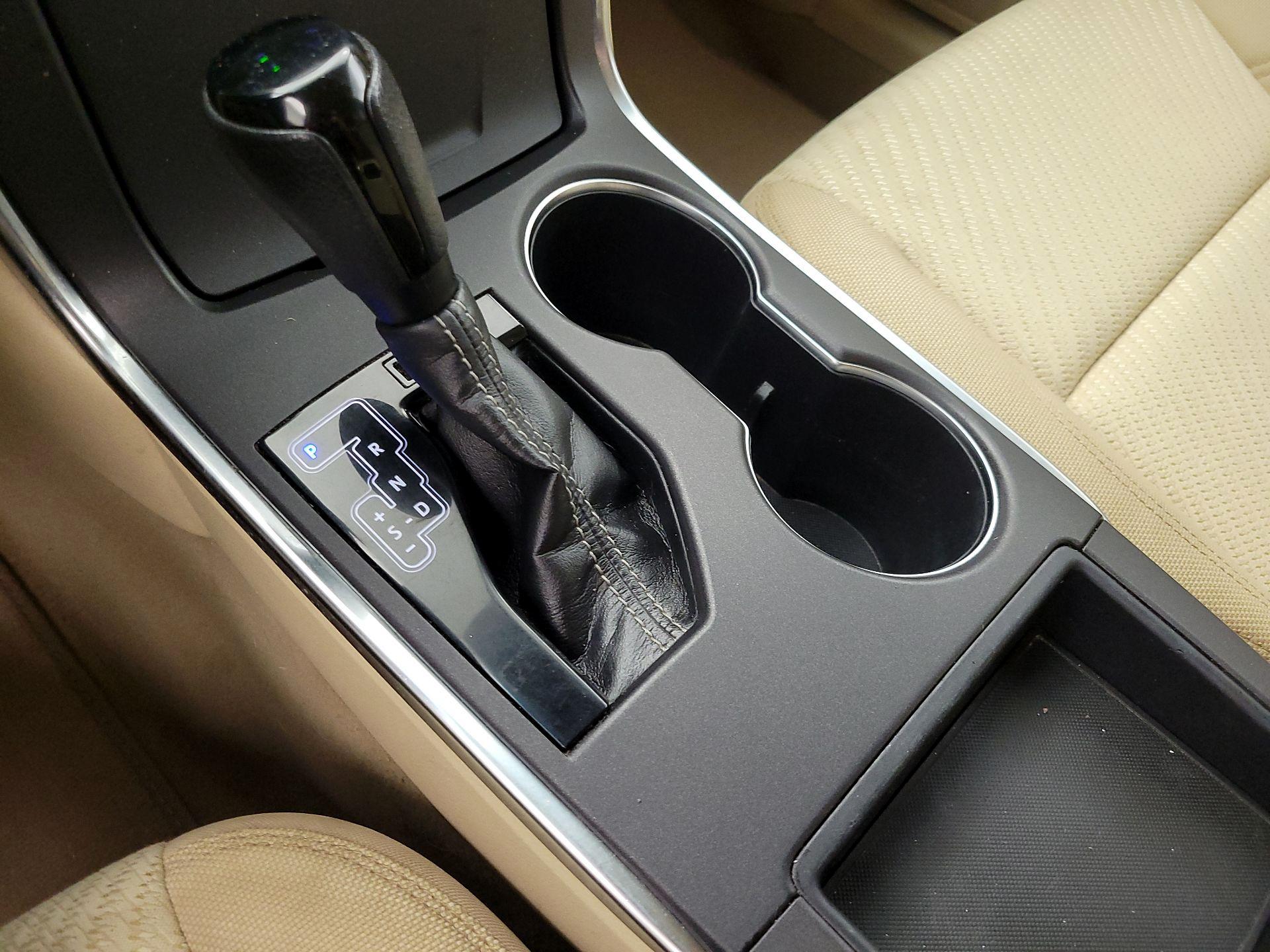 Thumbnail: 2016 Toyota Camry - 17