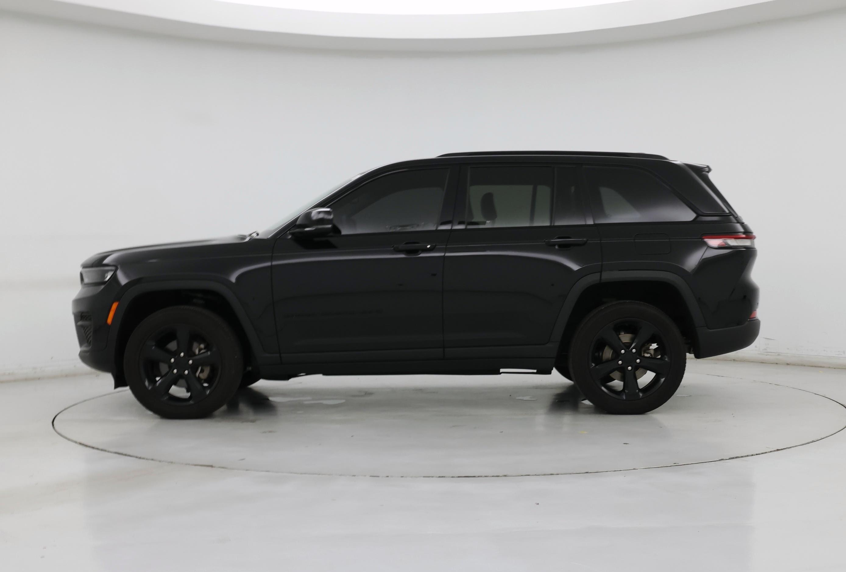Thumbnail: 2023 Jeep Grand Cherokee - 3