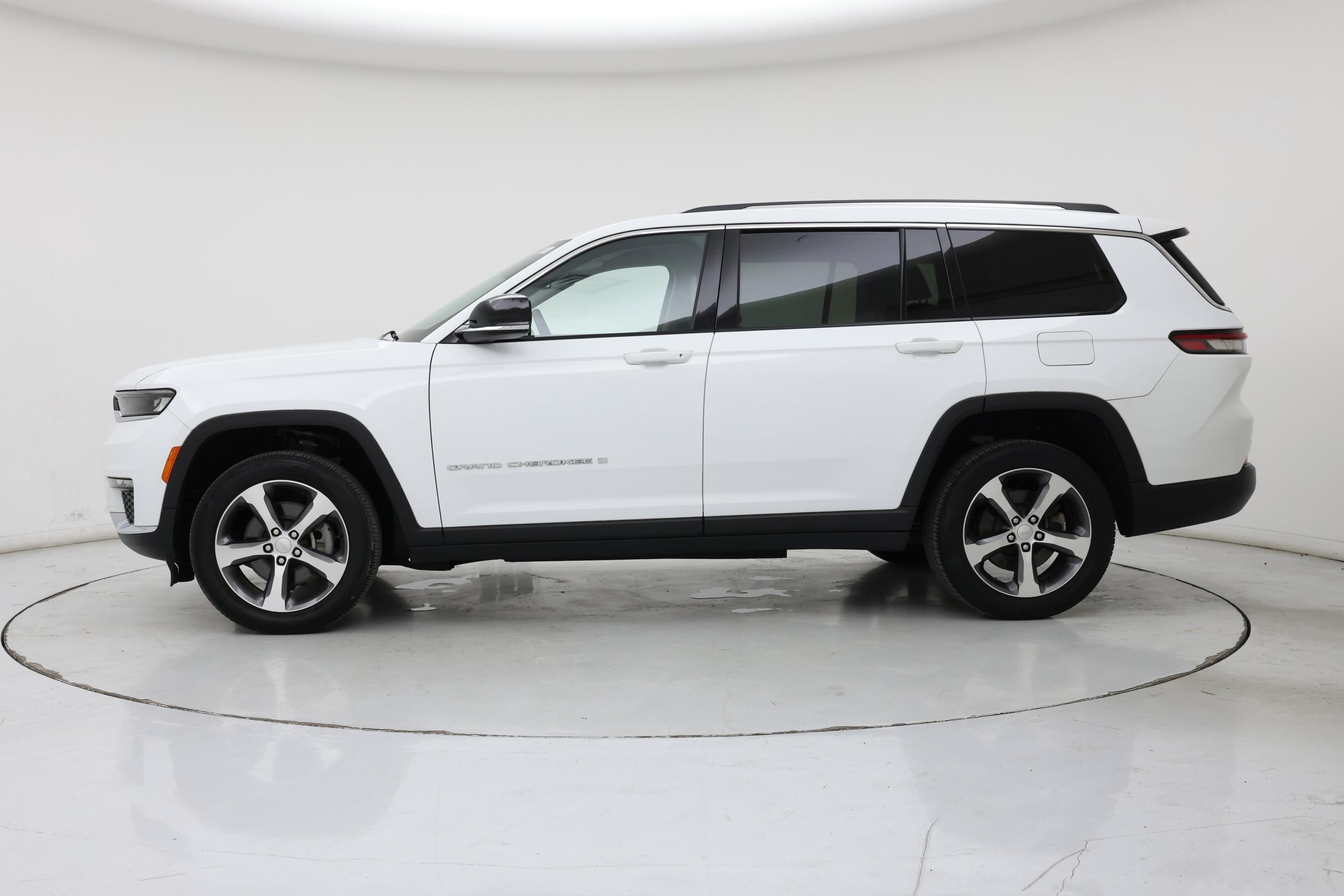 Thumbnail: 2023 Jeep Grand Cherokee L - 3