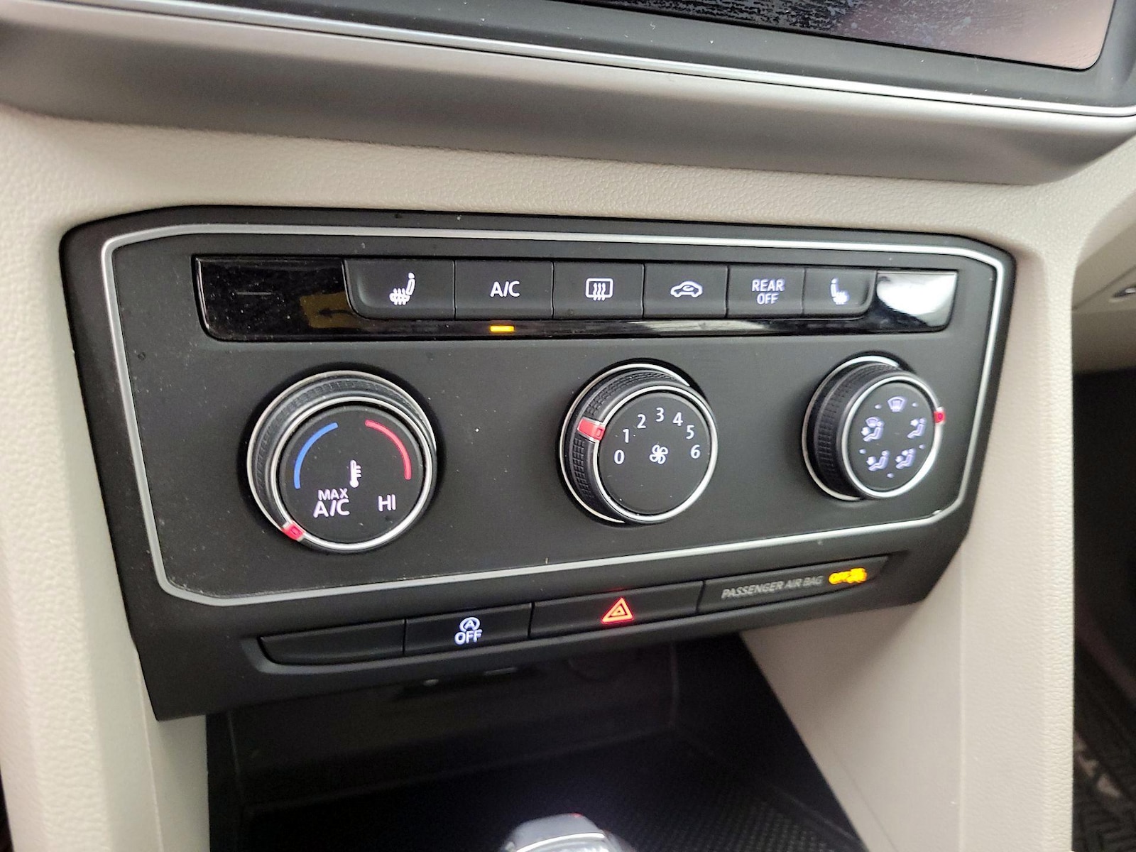 2018 Volkswagen Atlas SE - Photo 17