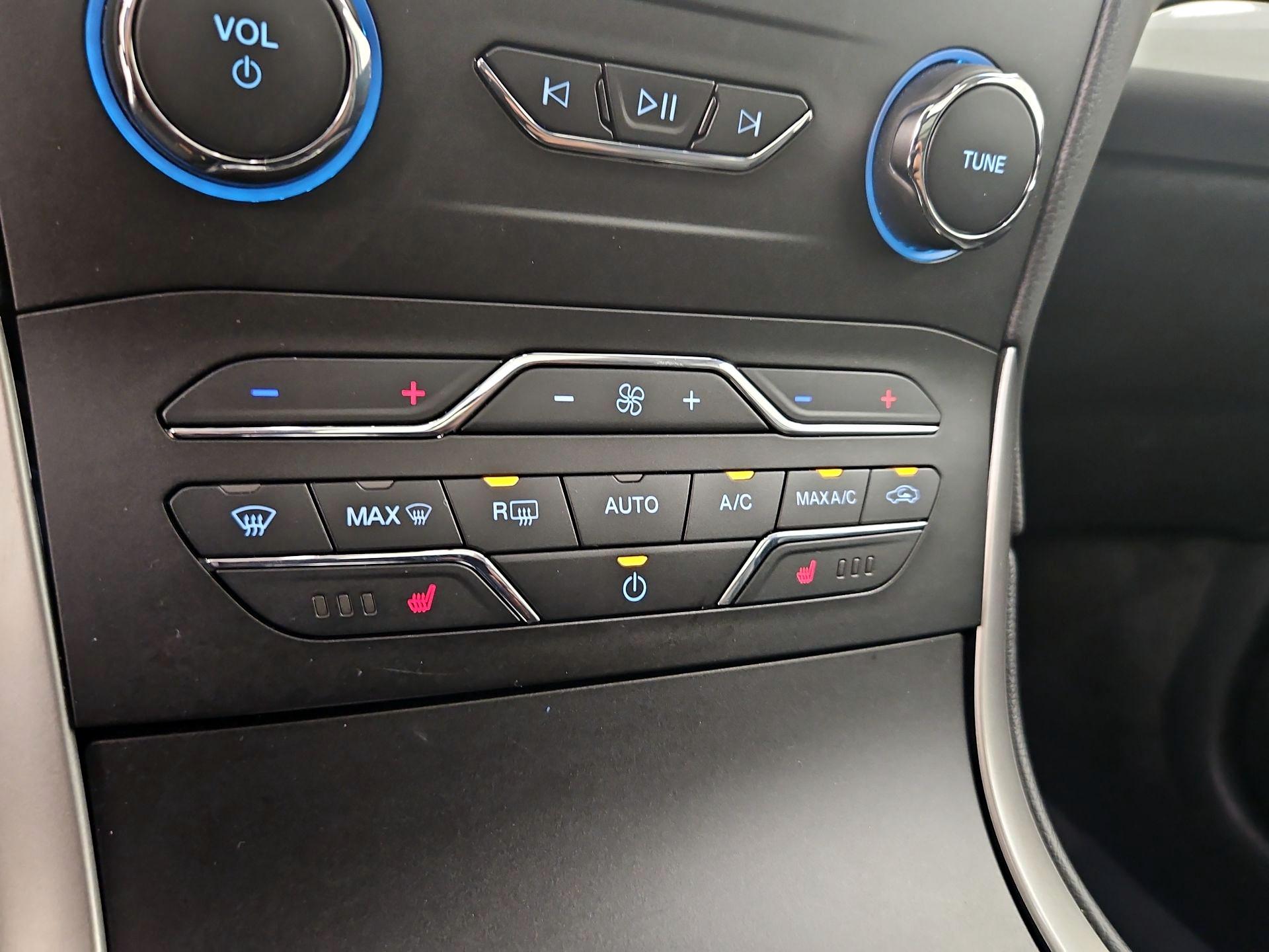 Thumbnail: 2019 Ford Edge - 17
