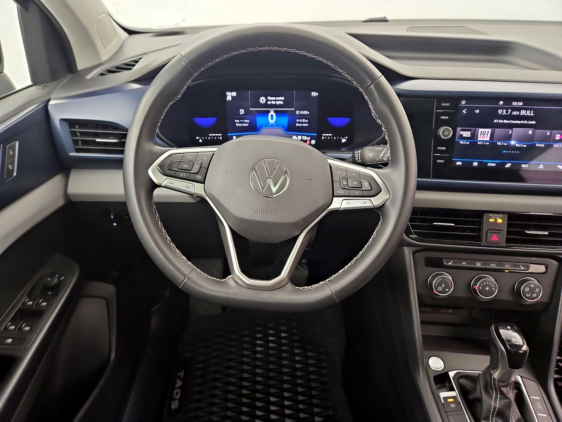Thumbnail: 2022 Volkswagen Taos - 10