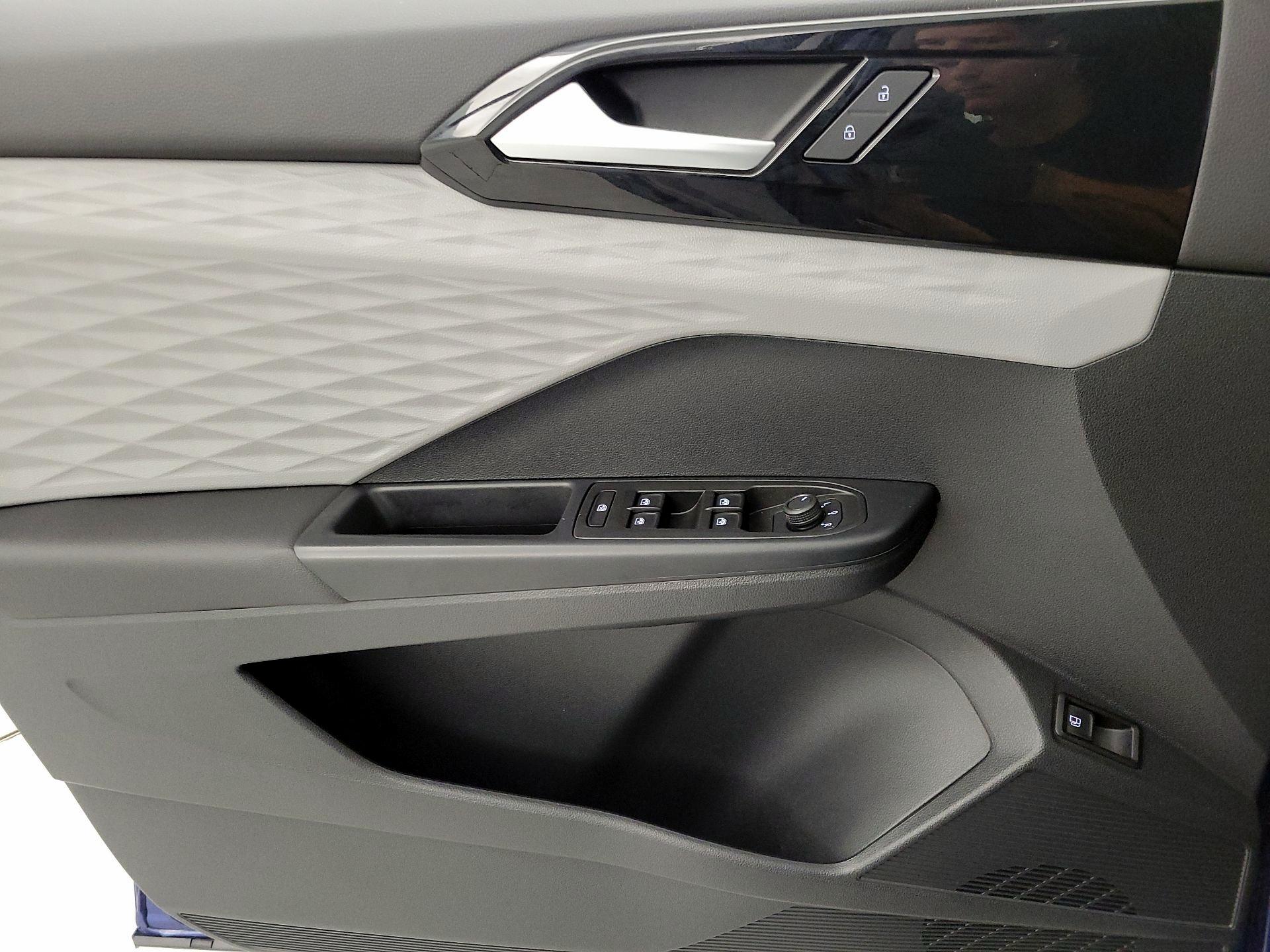 Thumbnail: 2023 Volkswagen Taos - 12