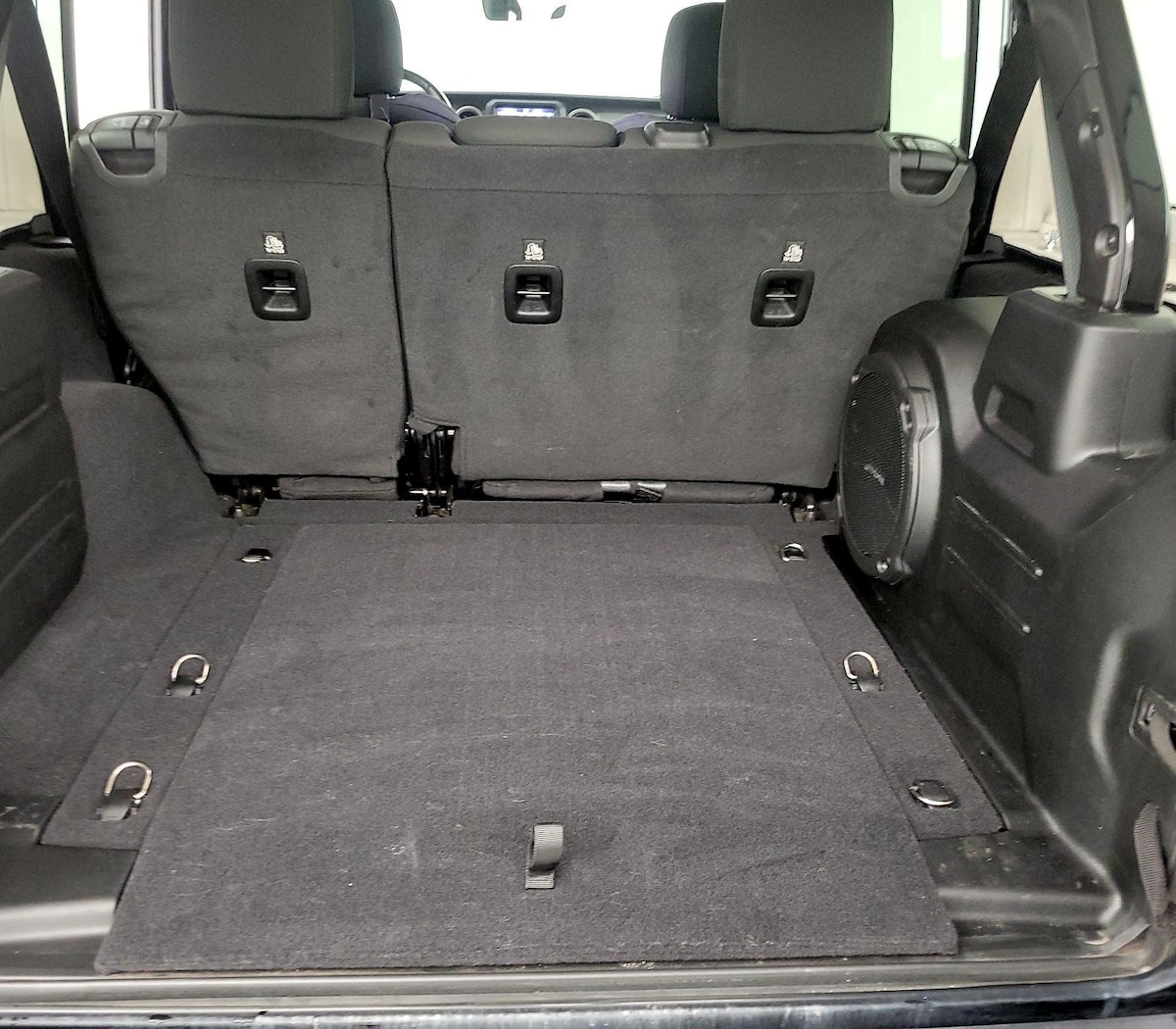 Trunk/Cargo (Seats Up)