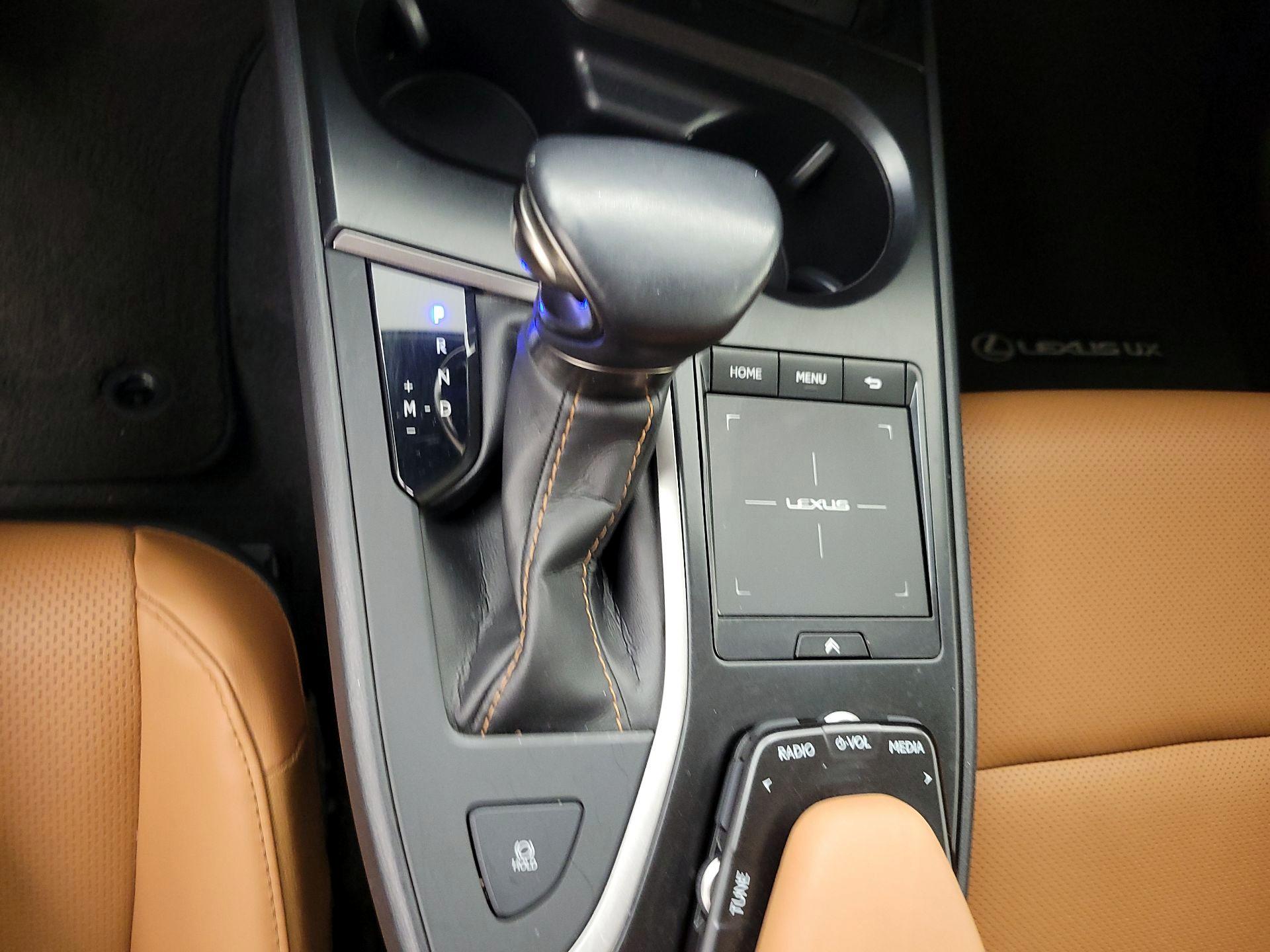 Thumbnail: 2021 Lexus UX - 17