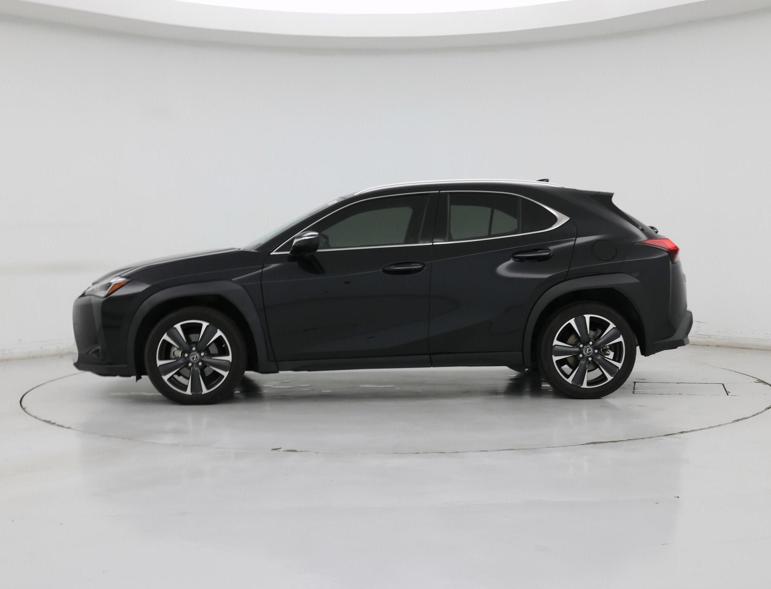 Thumbnail: 2021 Lexus UX - 3