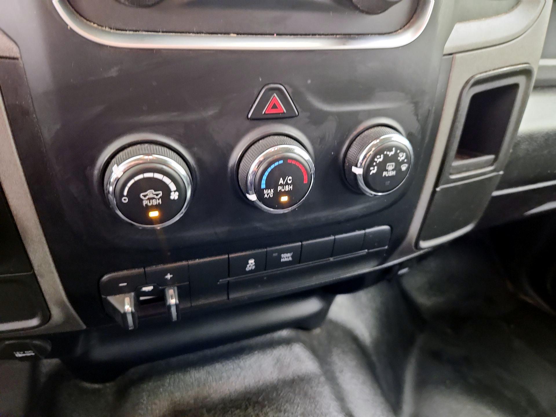 Thumbnail: 2020 RAM 1500 Classic - 16