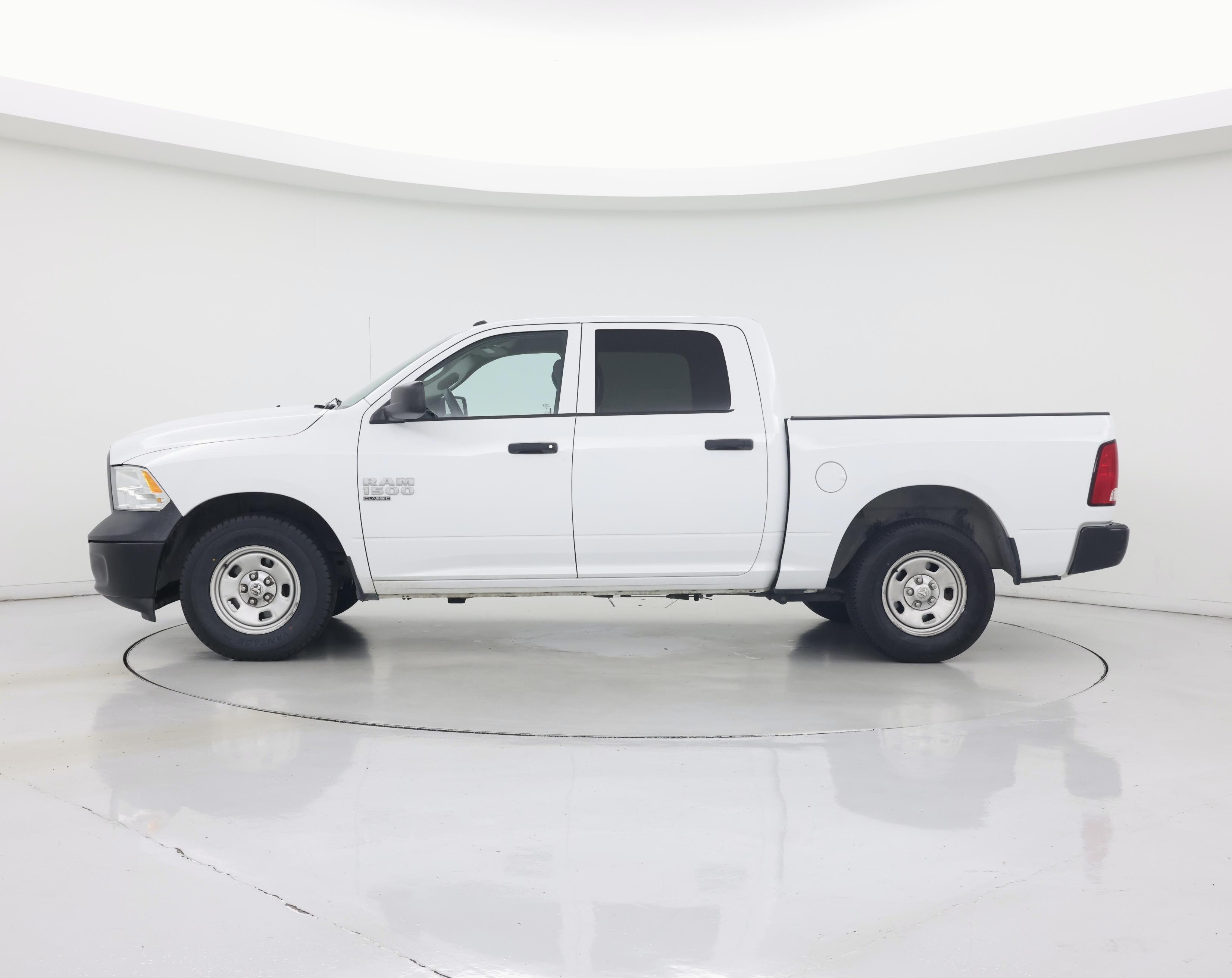 Thumbnail: 2020 RAM 1500 Classic - 3