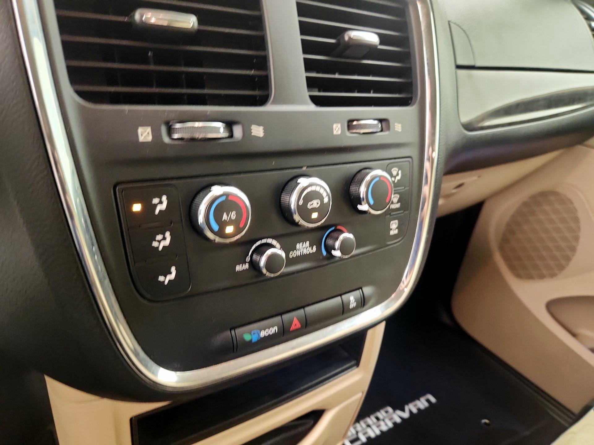 Thumbnail: 2016 Dodge Grand Caravan - 15
