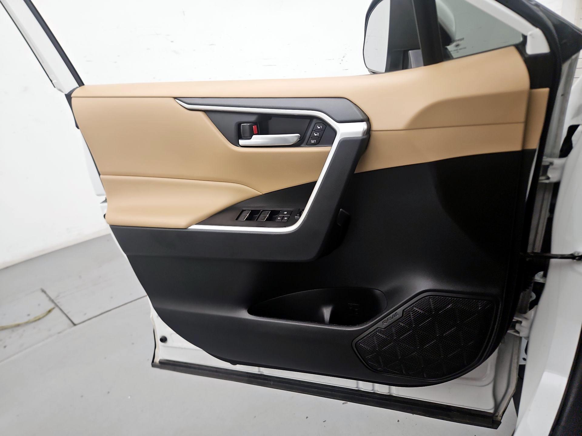 Thumbnail: 2024 Toyota RAV4 - 10