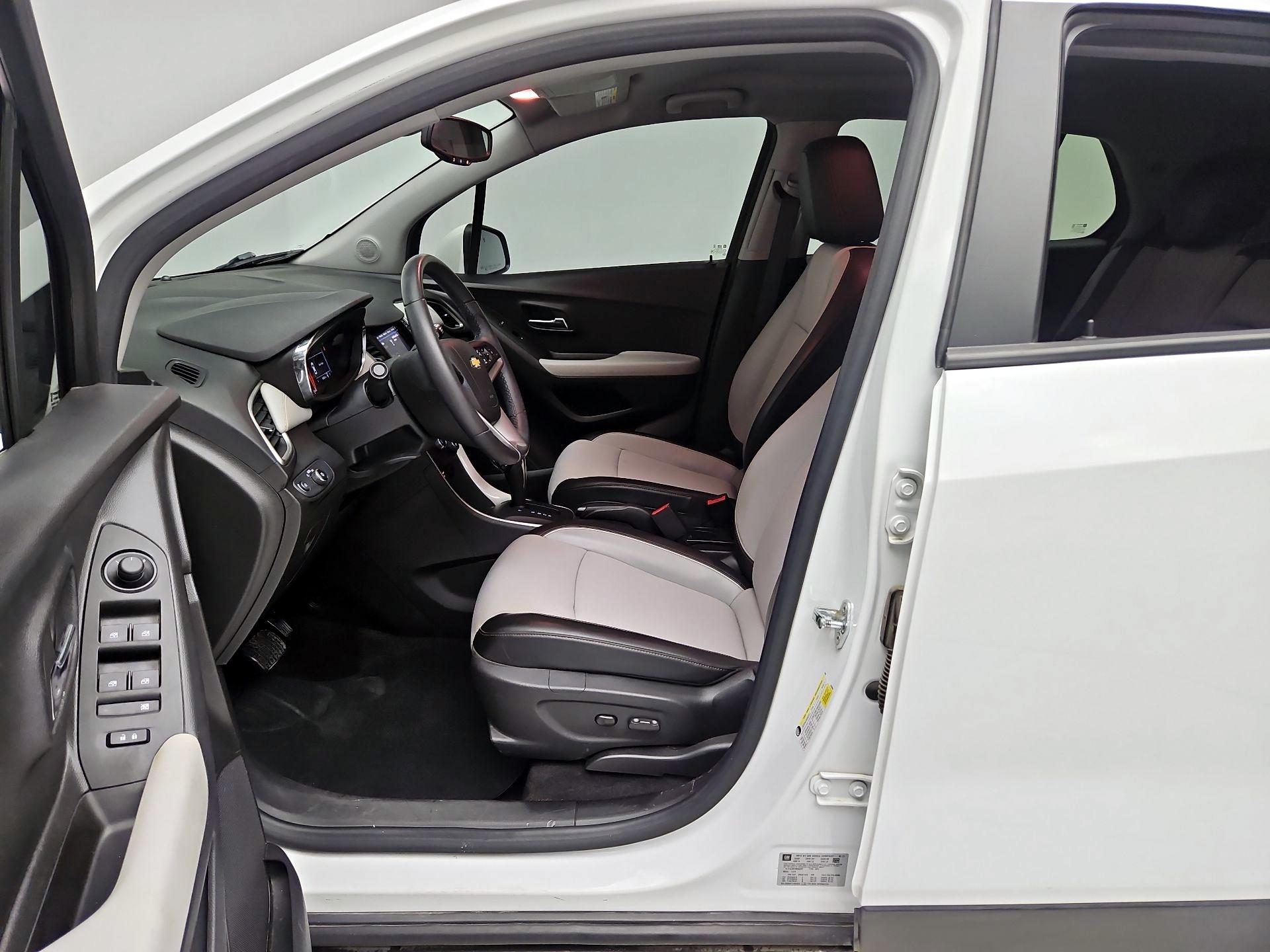 Thumbnail: 2022 Chevrolet Trax - 11