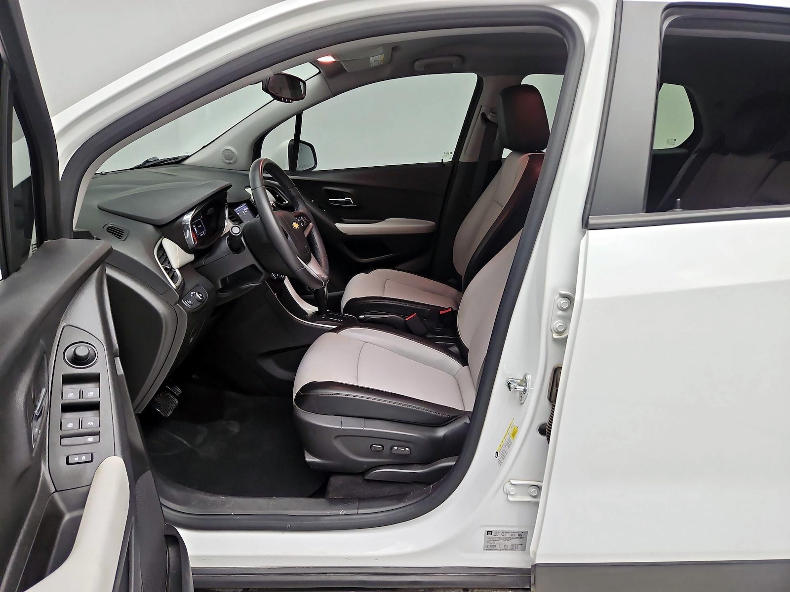 2022 Chevrolet Trax LT - Photo 12