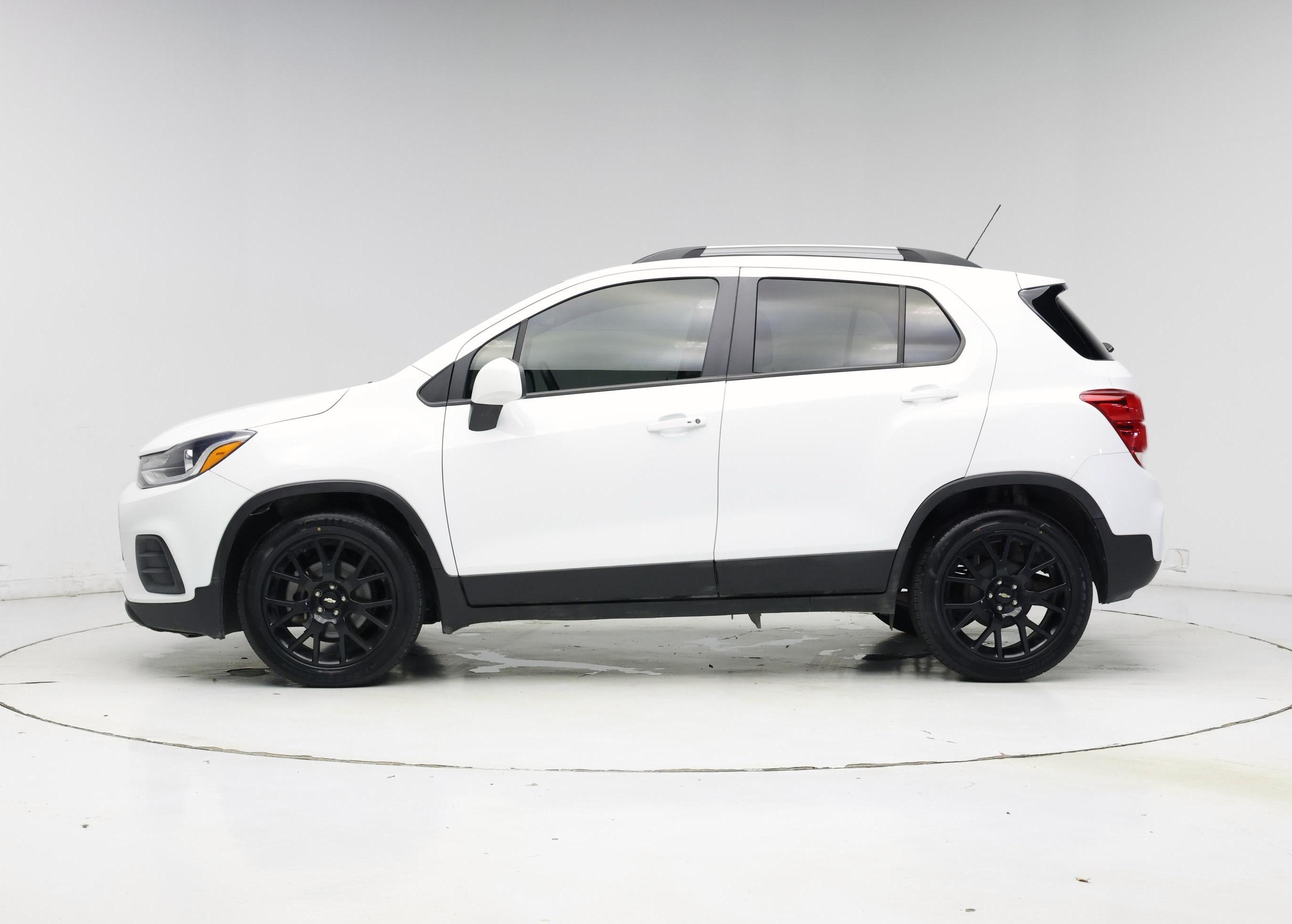 Thumbnail: 2022 Chevrolet Trax - 3