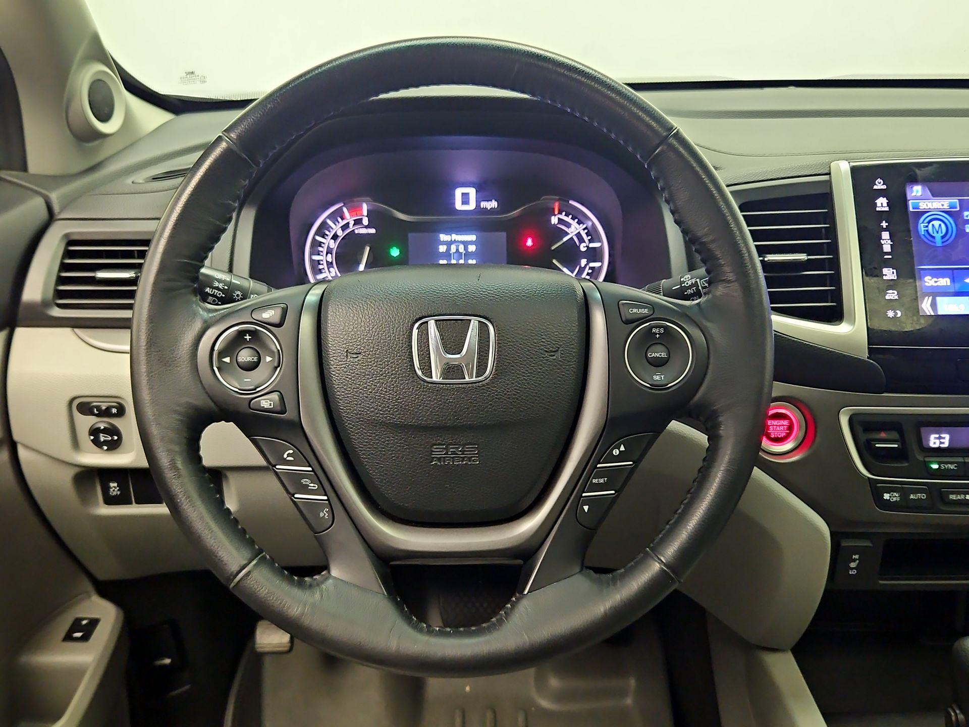 Thumbnail: 2017 Honda Pilot - 10