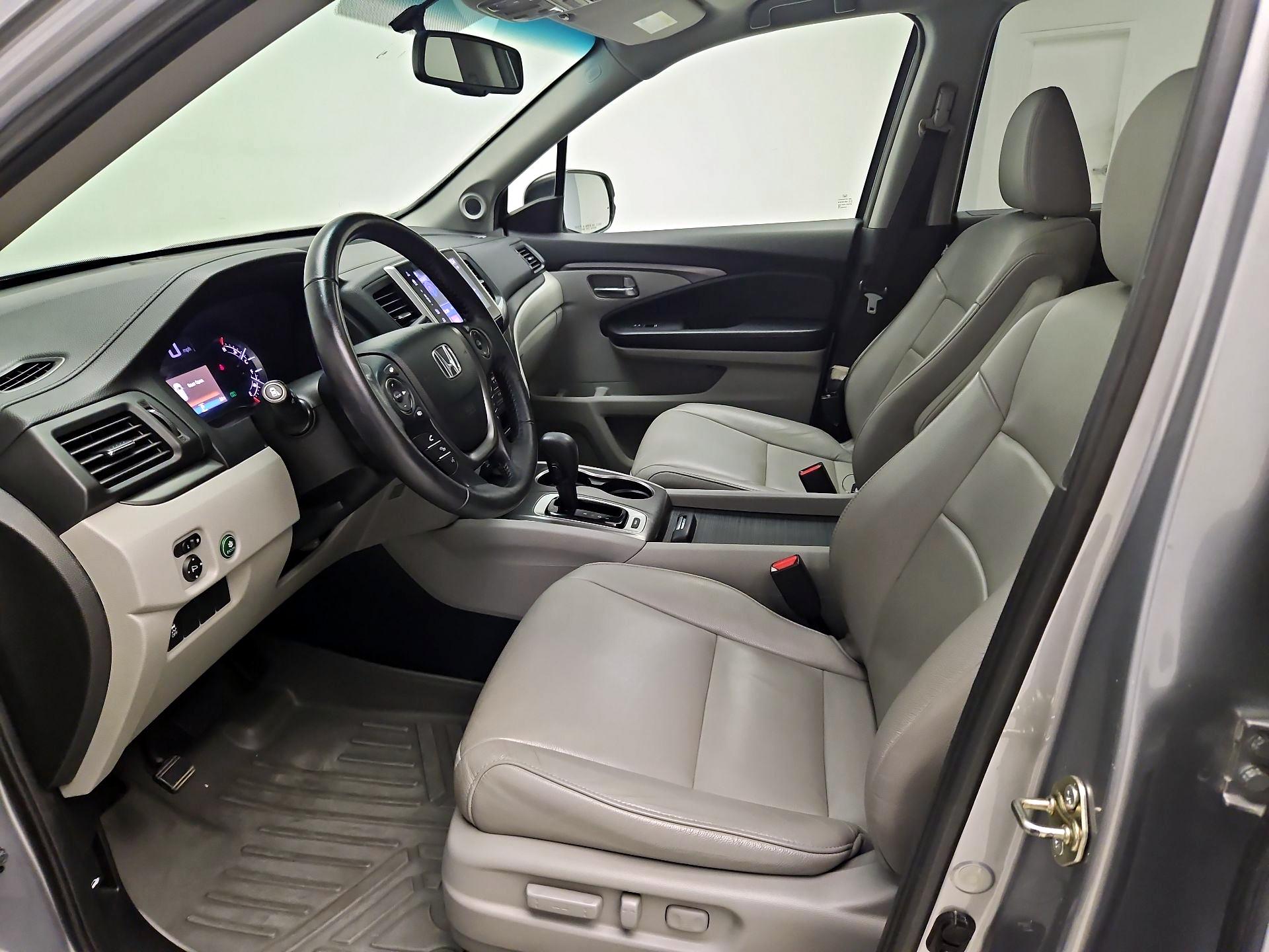 Thumbnail: 2017 Honda Pilot - 11