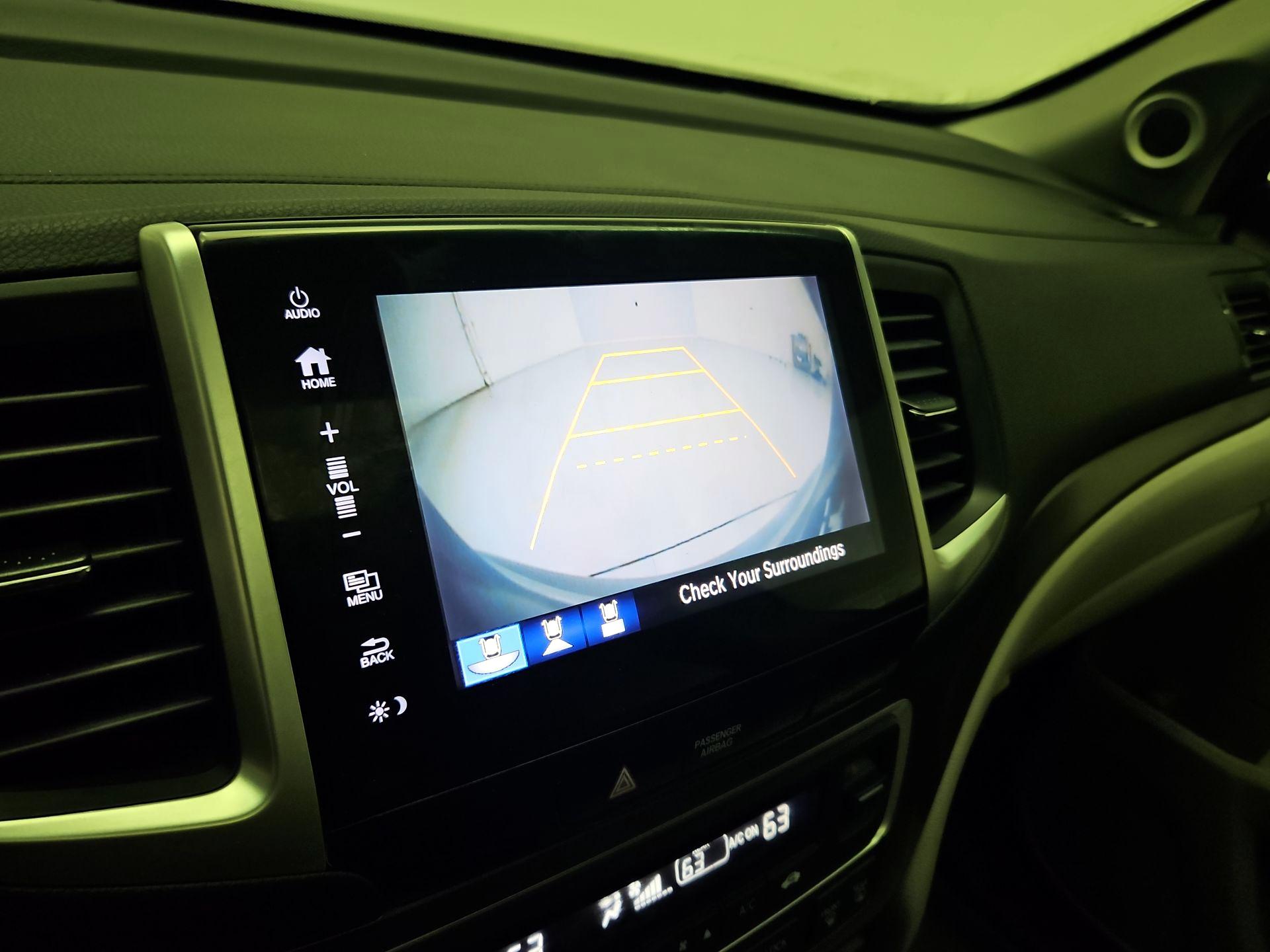 Thumbnail: 2017 Honda Pilot - 14