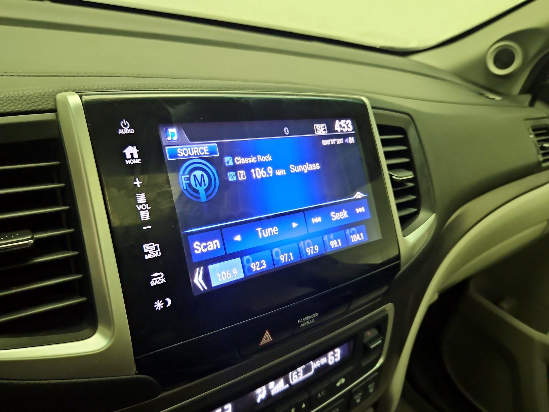 Thumbnail: 2017 Honda Pilot - 15