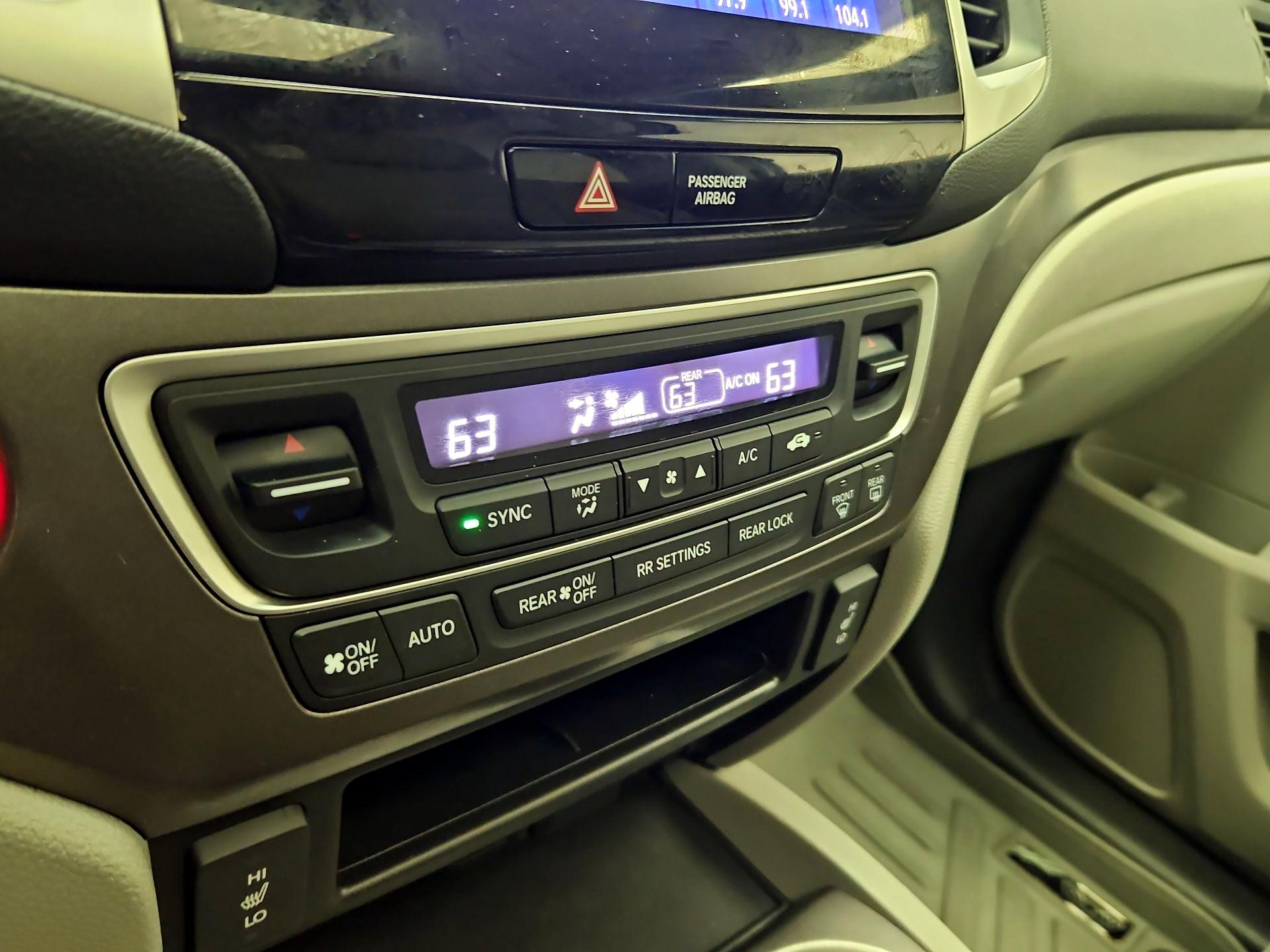 Thumbnail: 2017 Honda Pilot - 16