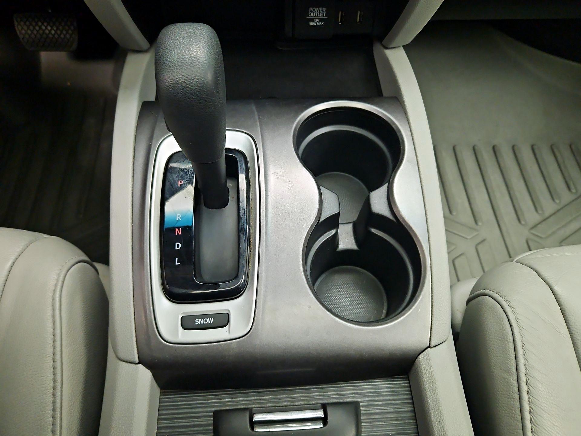 Thumbnail: 2017 Honda Pilot - 17