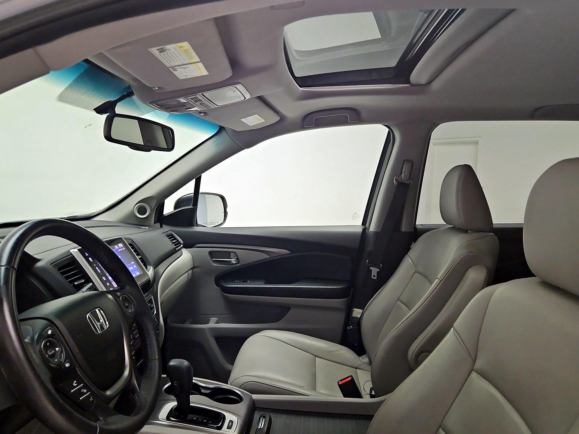 Thumbnail: 2017 Honda Pilot - 19