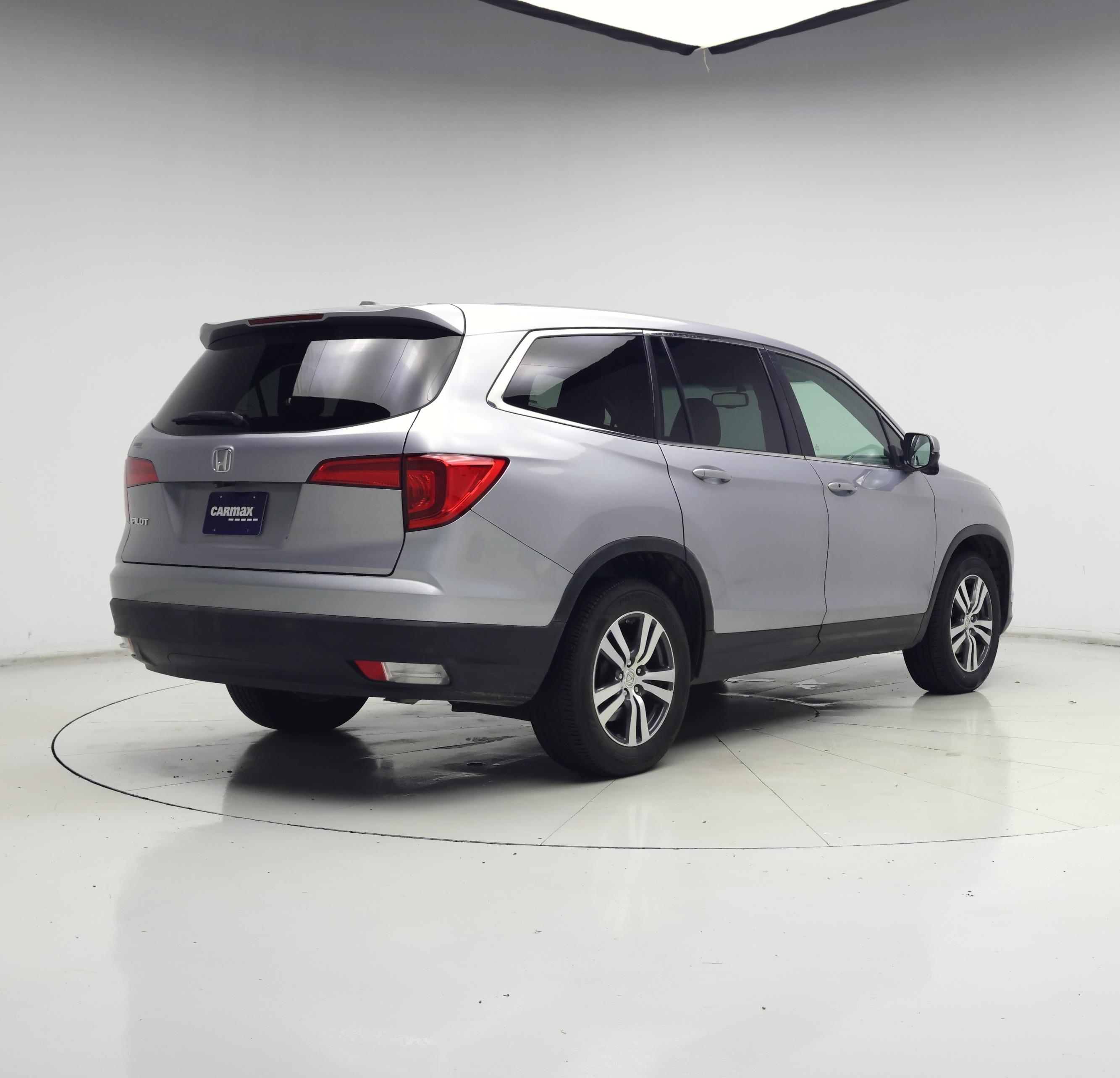 Thumbnail: 2017 Honda Pilot - 8