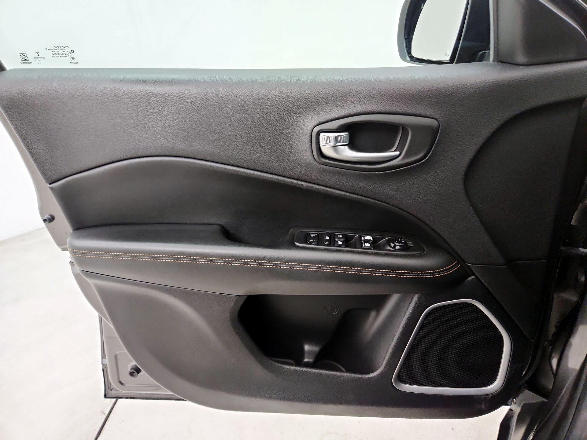 Thumbnail: 2018 Jeep Compass - 10