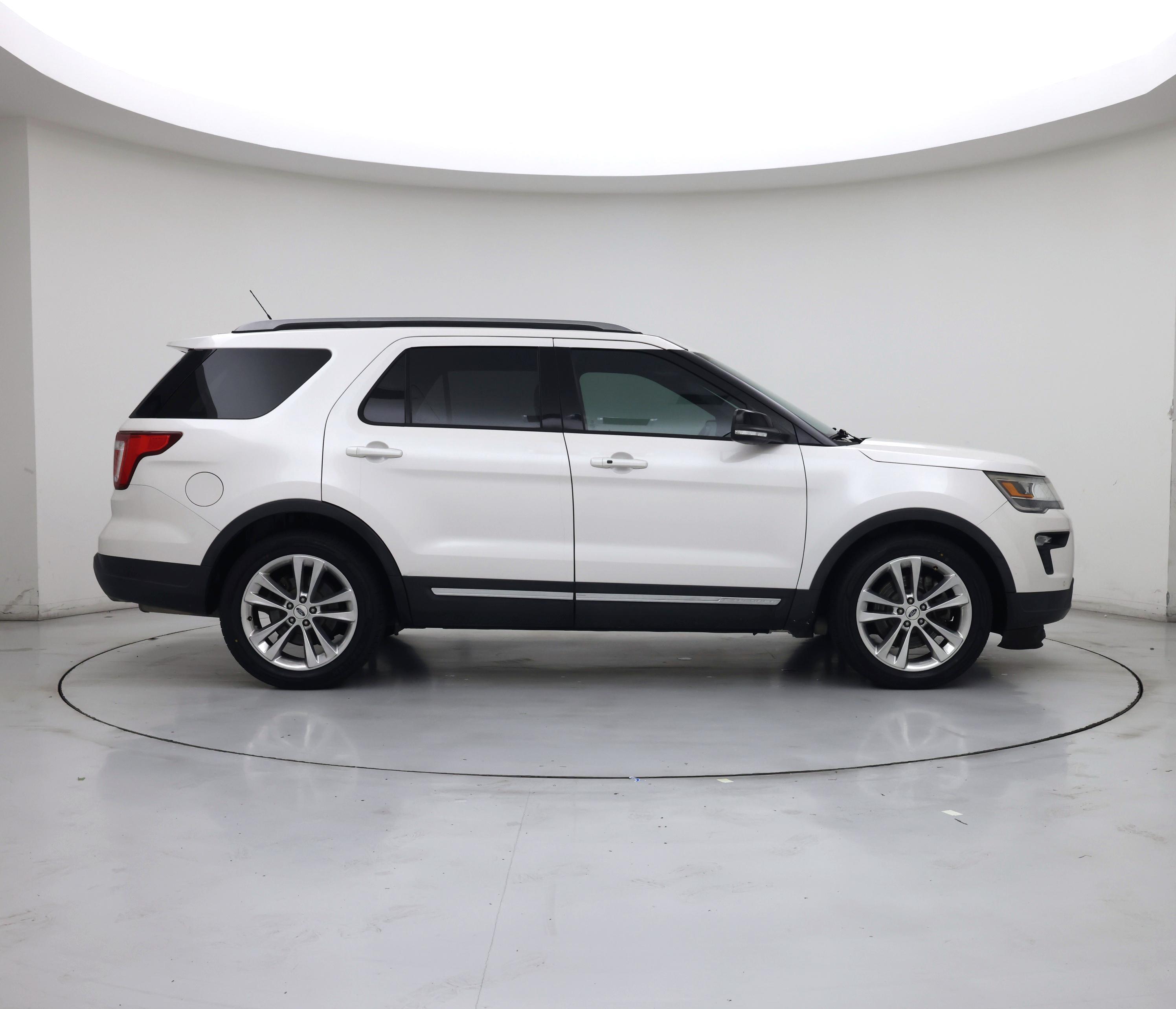 Thumbnail: 2018 Ford Explorer - 7