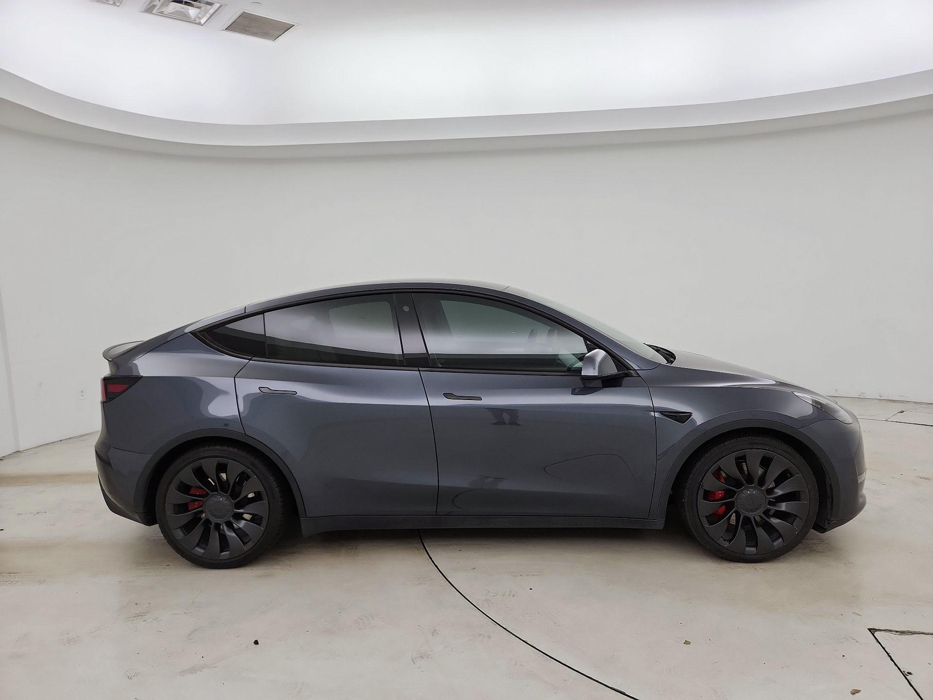 Thumbnail: 2023 Tesla Model Y - 4