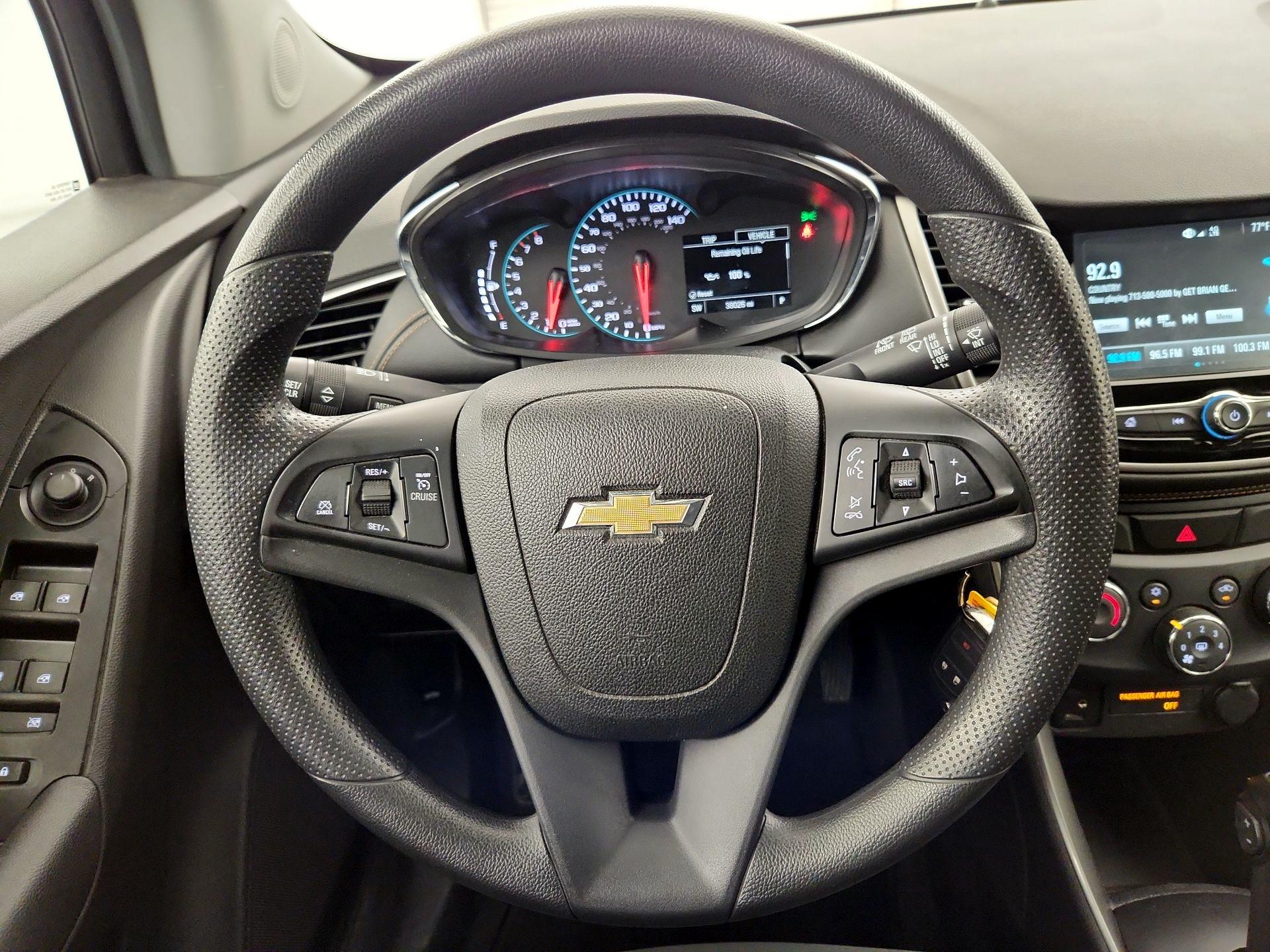 Thumbnail: 2017 Chevrolet Trax - 10