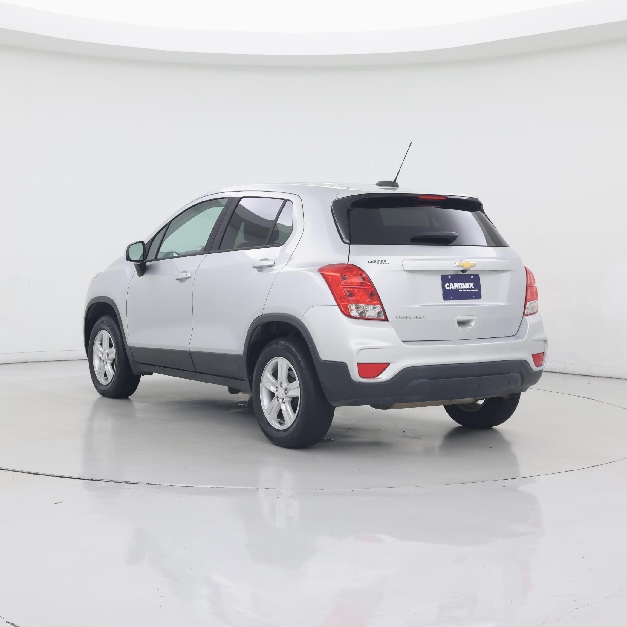 Thumbnail: 2017 Chevrolet Trax - 2