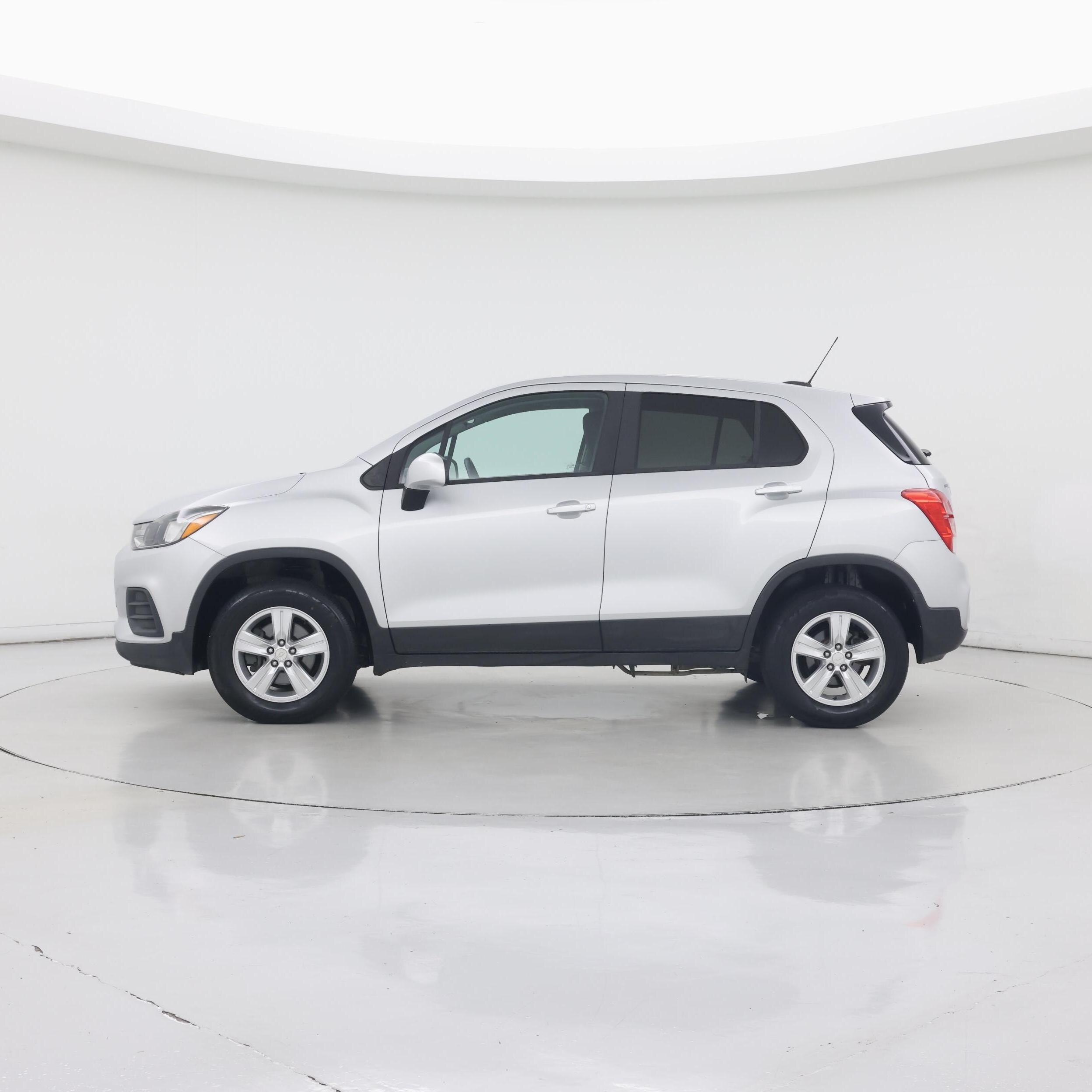 Thumbnail: 2017 Chevrolet Trax - 3
