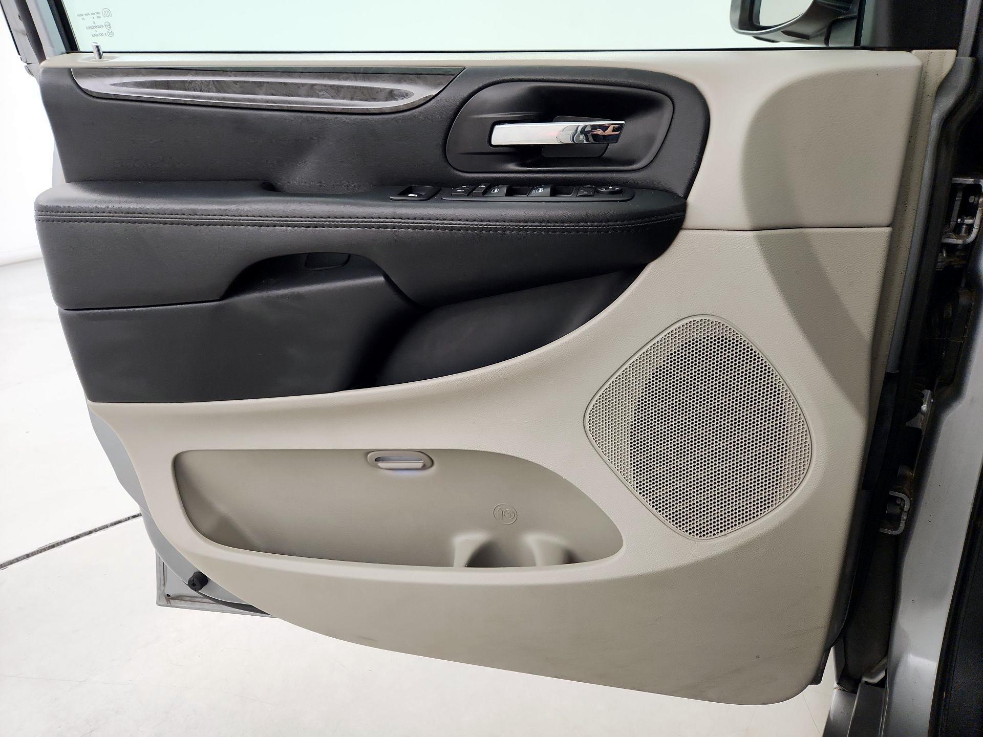 Thumbnail: 2018 Dodge Grand Caravan - 12
