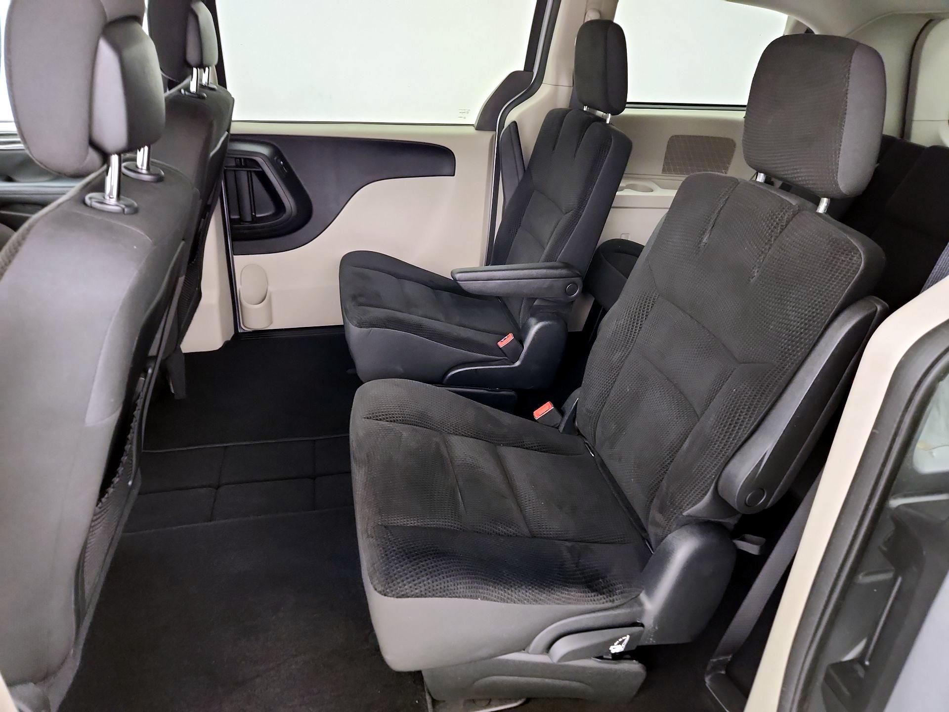 Thumbnail: 2018 Dodge Grand Caravan - 19