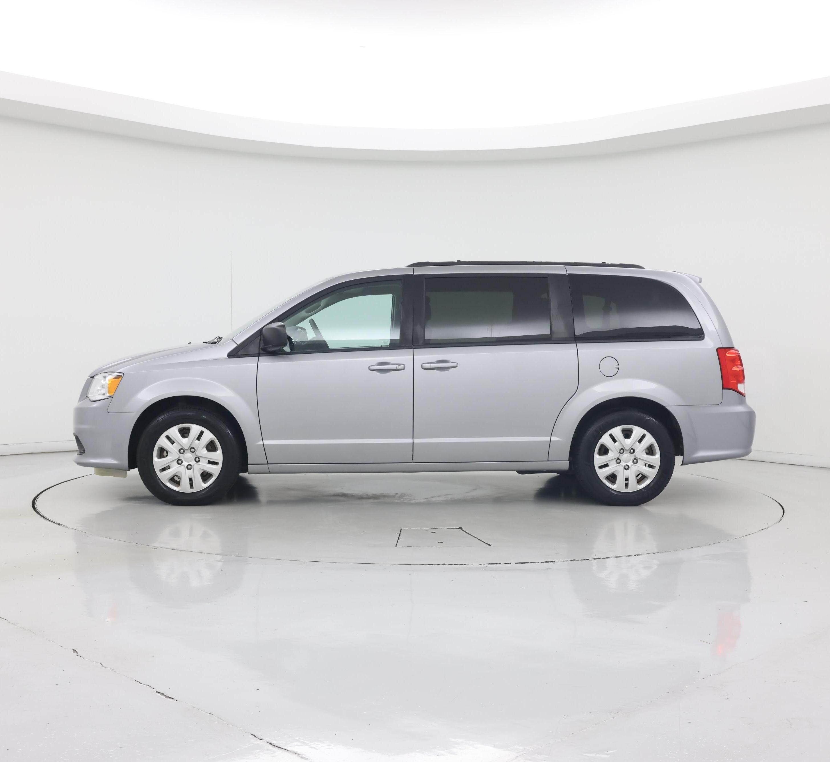 Thumbnail: 2018 Dodge Grand Caravan - 3