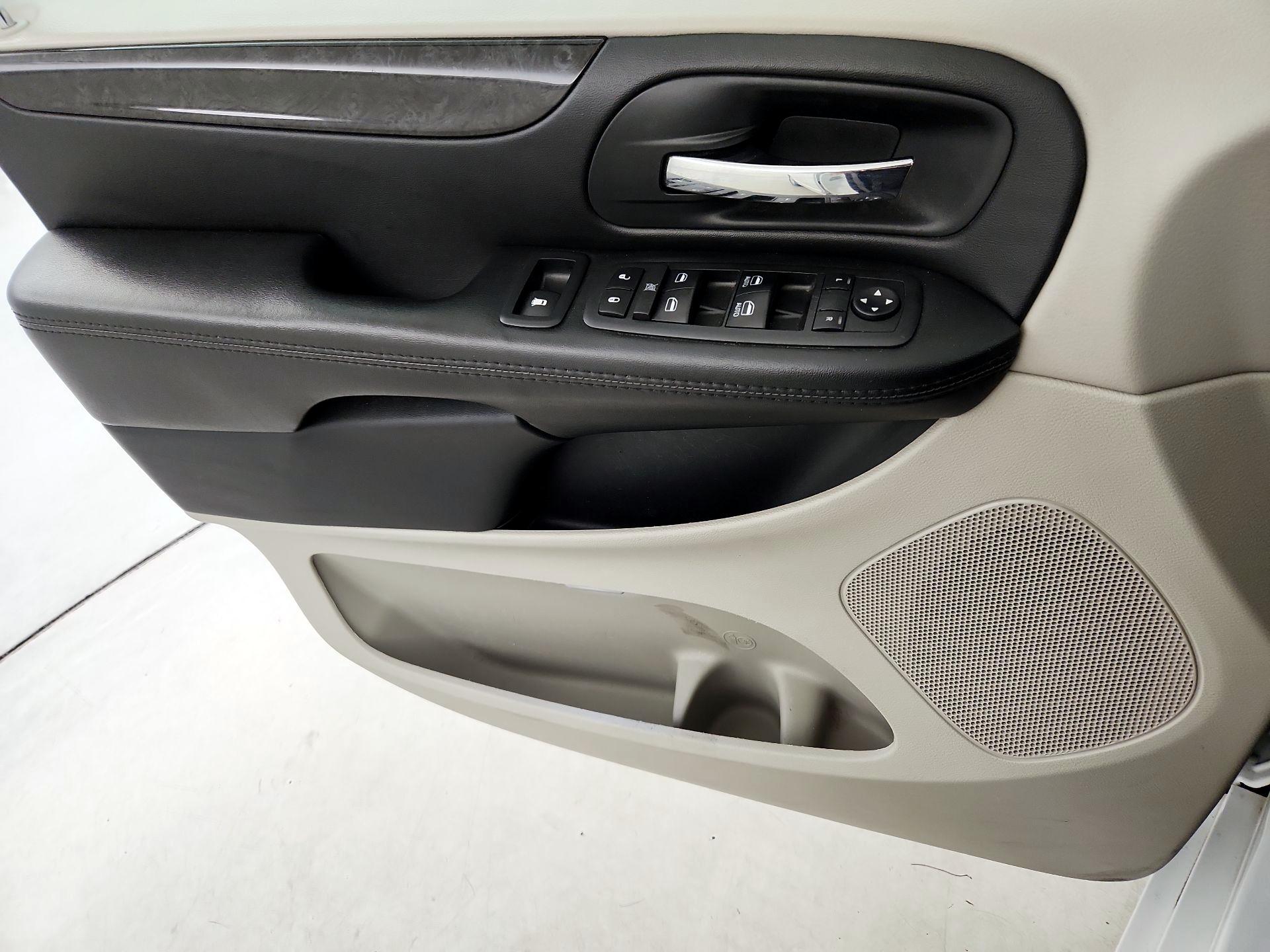 Thumbnail: 2018 Dodge Grand Caravan - 12