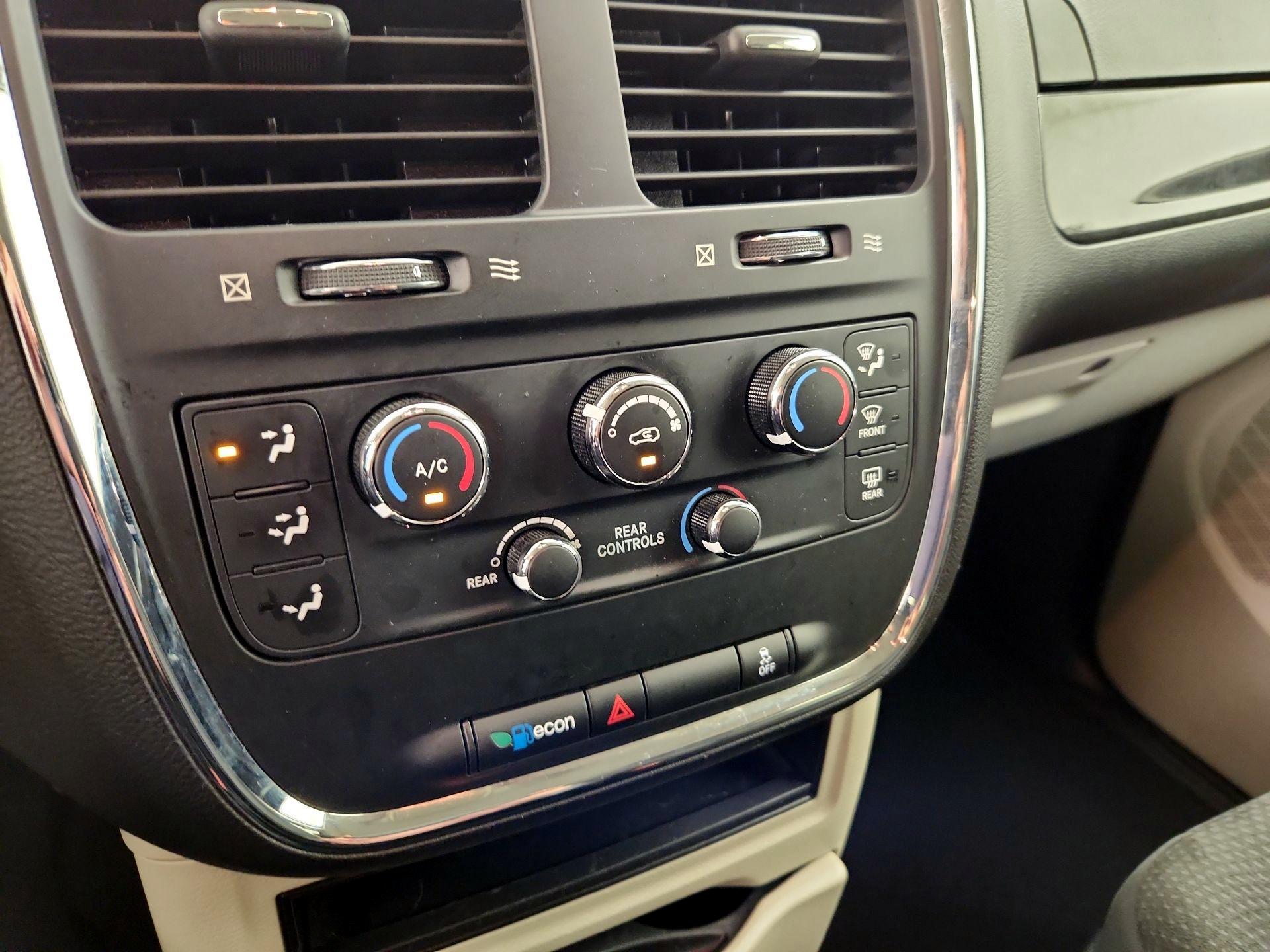 Thumbnail: 2018 Dodge Grand Caravan - 16