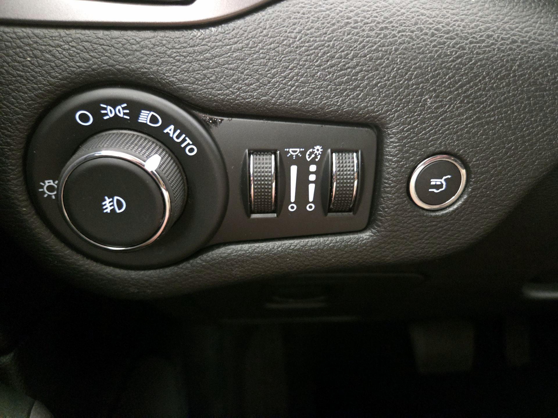 Thumbnail: 2022 Jeep Cherokee - 13