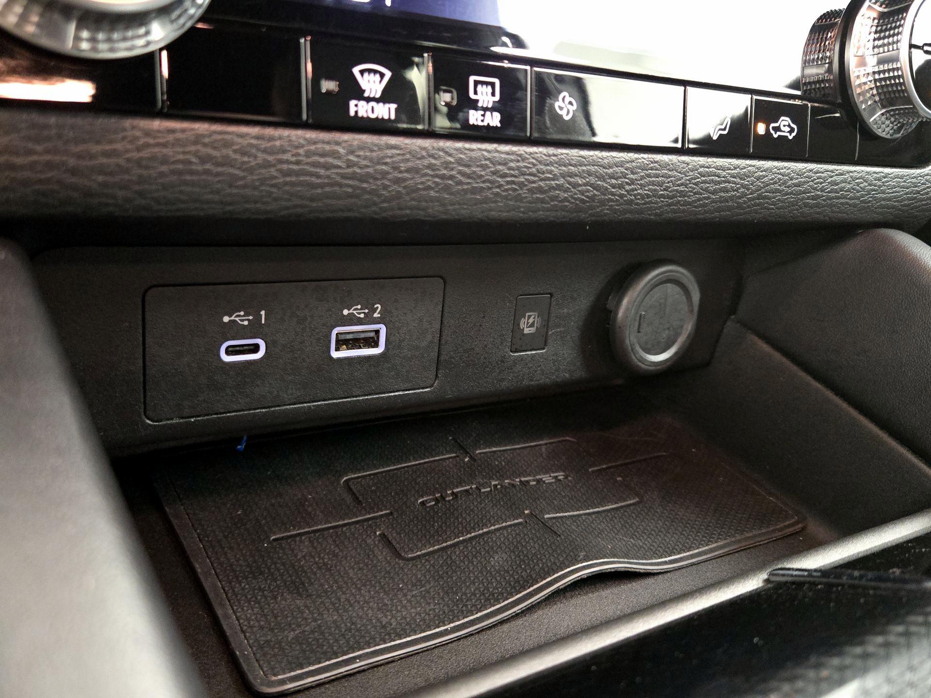 Thumbnail: 2024 Mitsubishi Outlander - 19