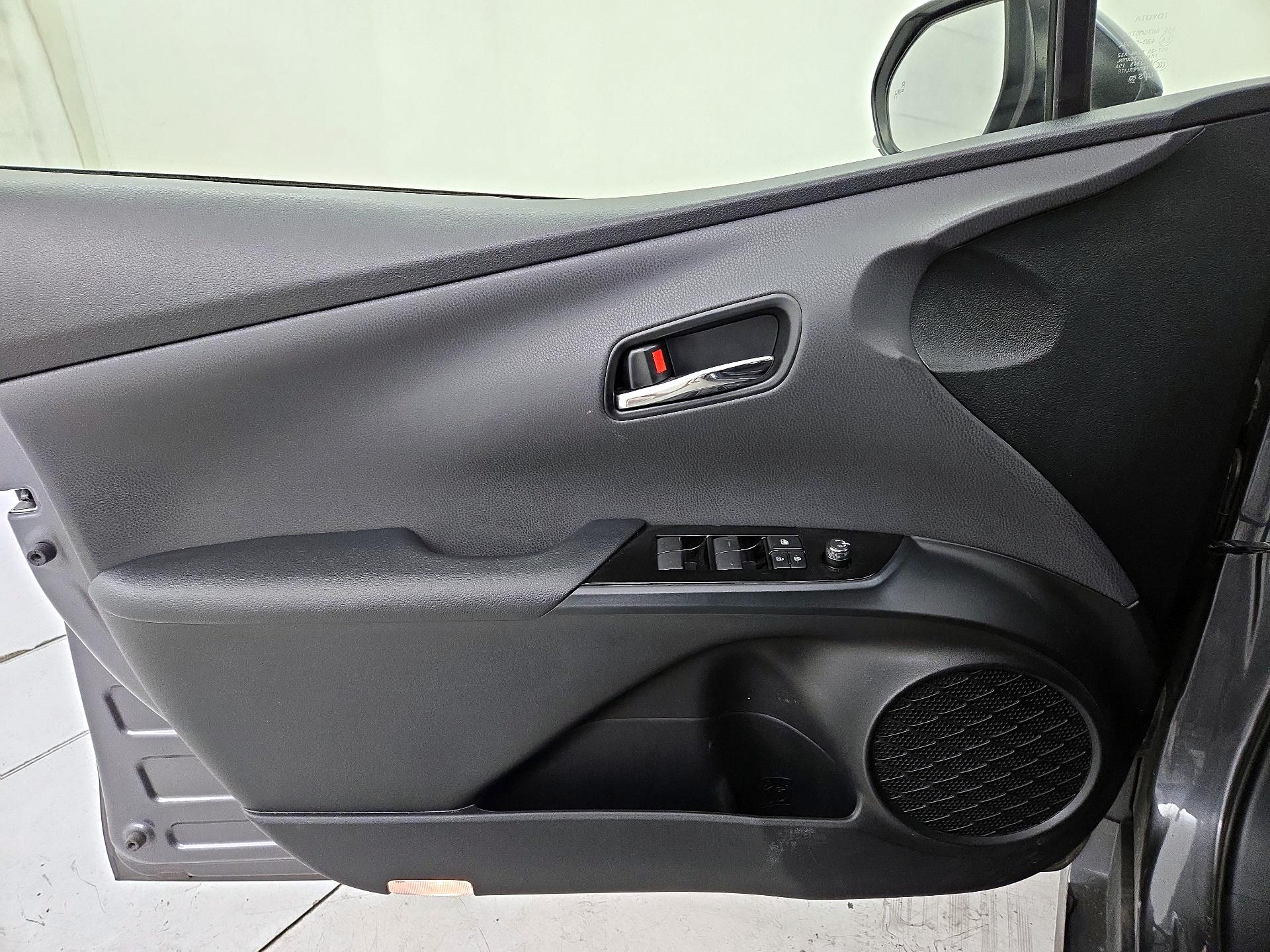 Thumbnail: 2022 Toyota Prius - 12